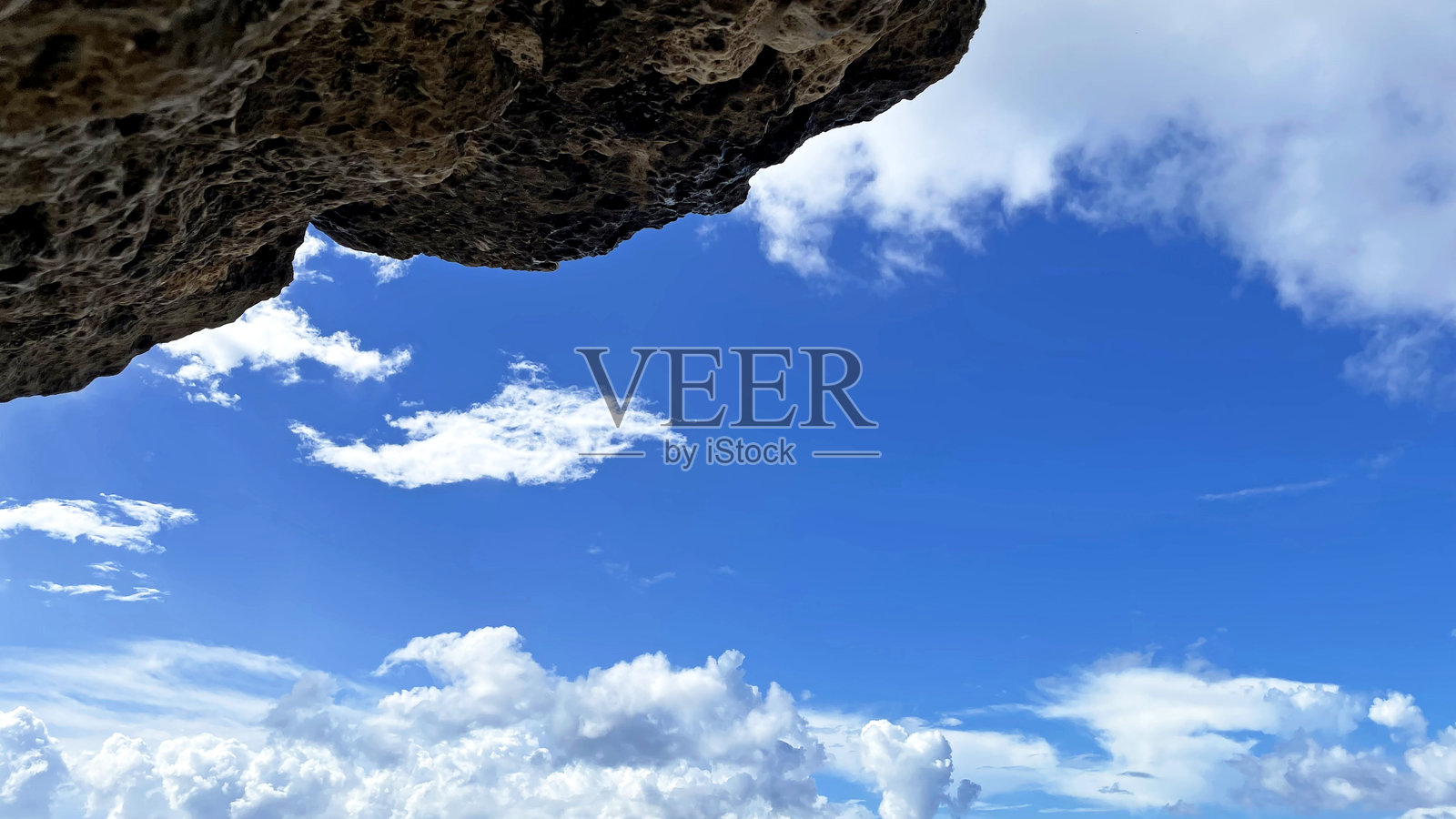 冲绳晴朗的蓝天白云照片摄影图片