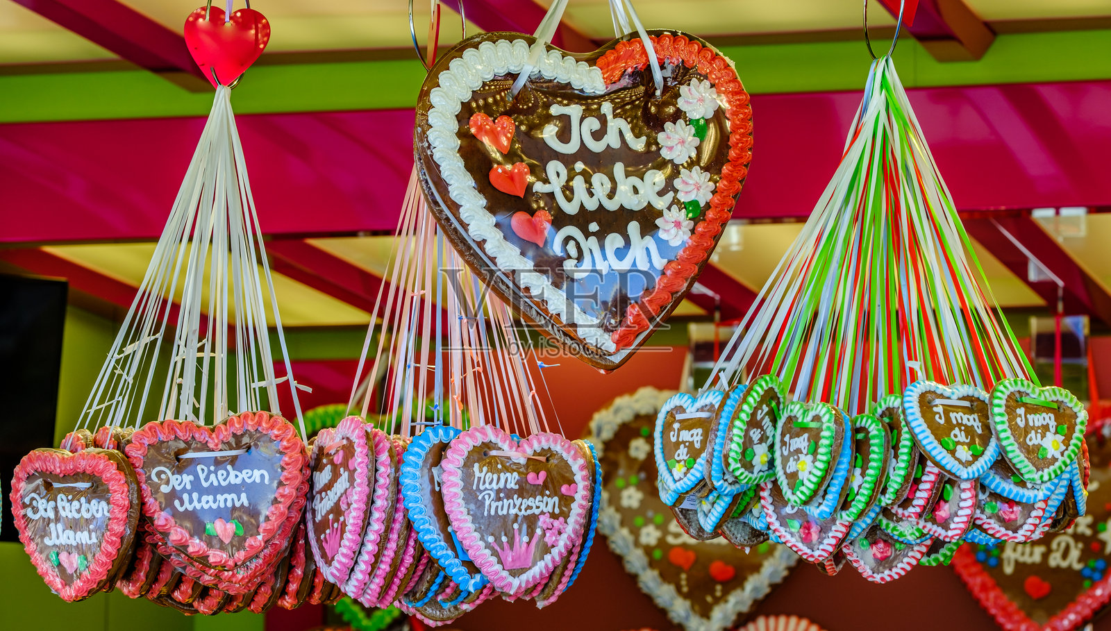 自动售货亭里的姜饼心照片摄影图片