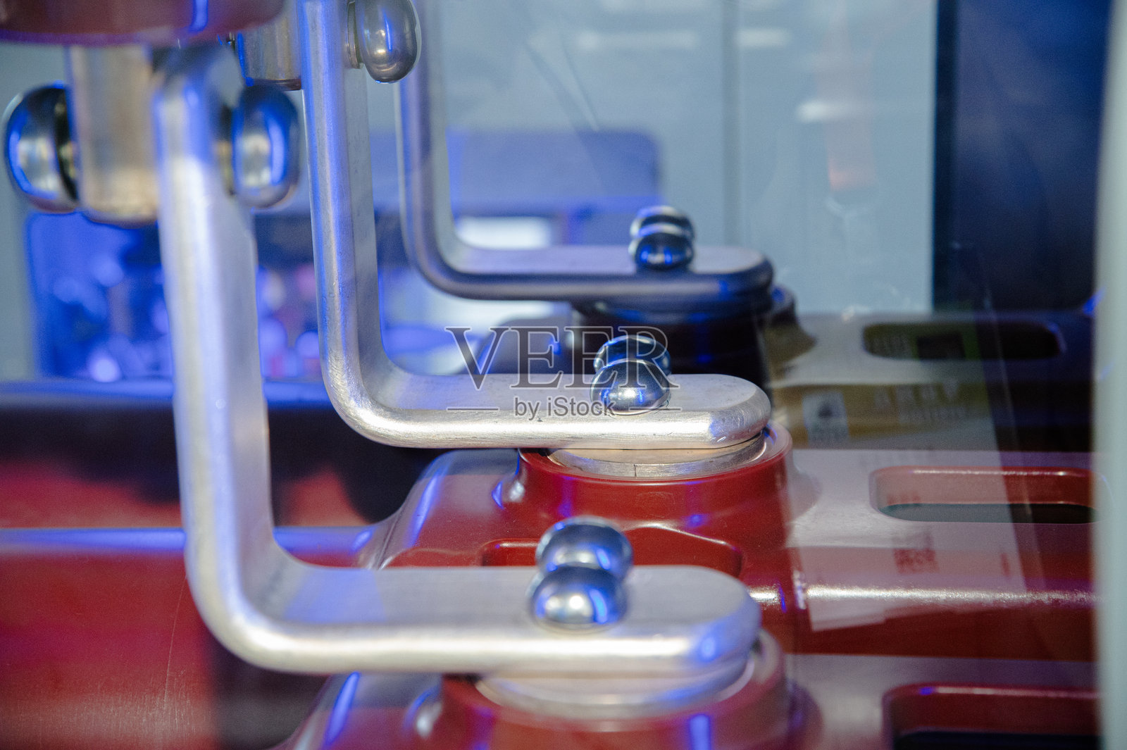 工业机械金属零件,带有蓝色反光照片摄影图片