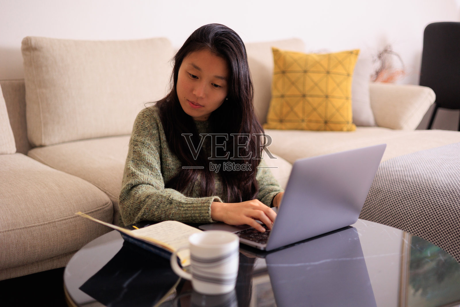 居家办公室,在家工作,智慧办公,作家的日常照片摄影图片