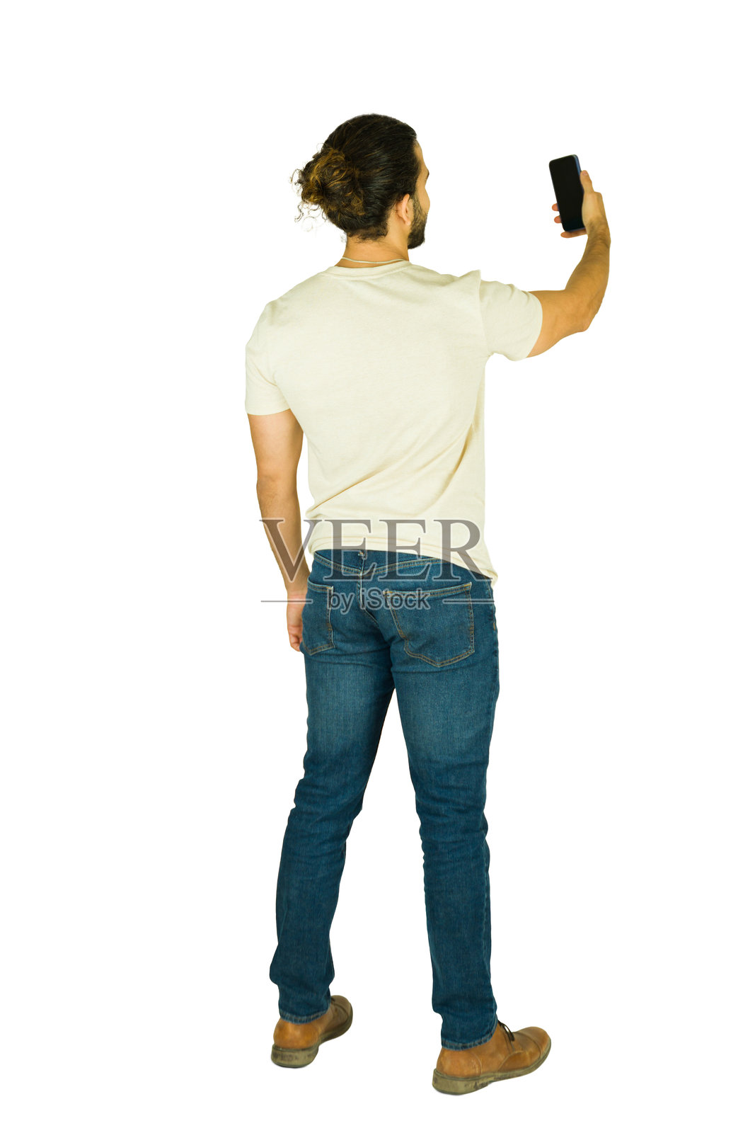 男人用智能手机拍摄或自拍照片摄影图片