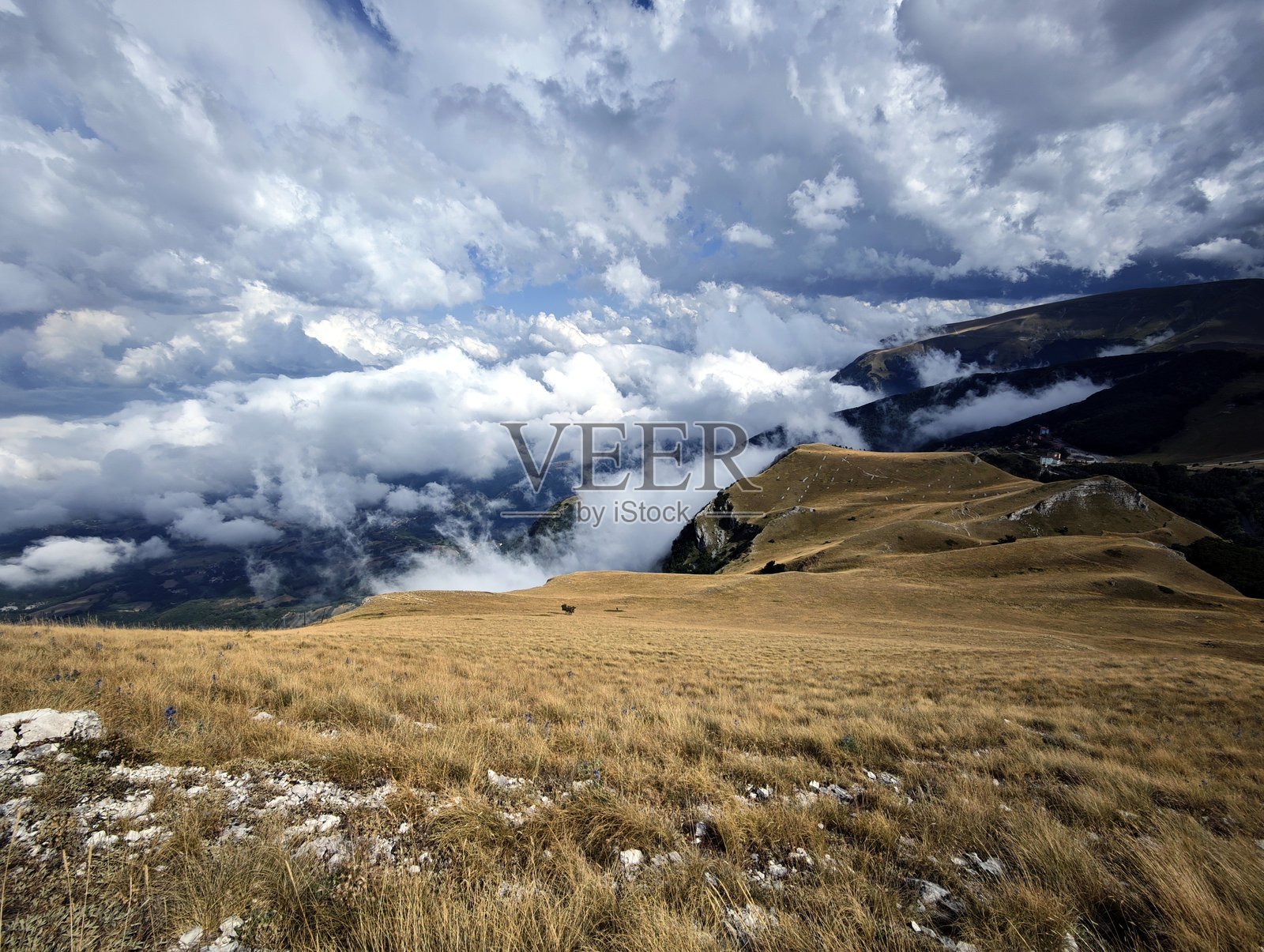 西比利尼山脉风光,拉尼奥洛平原,马尔凯,意大利照片摄影图片