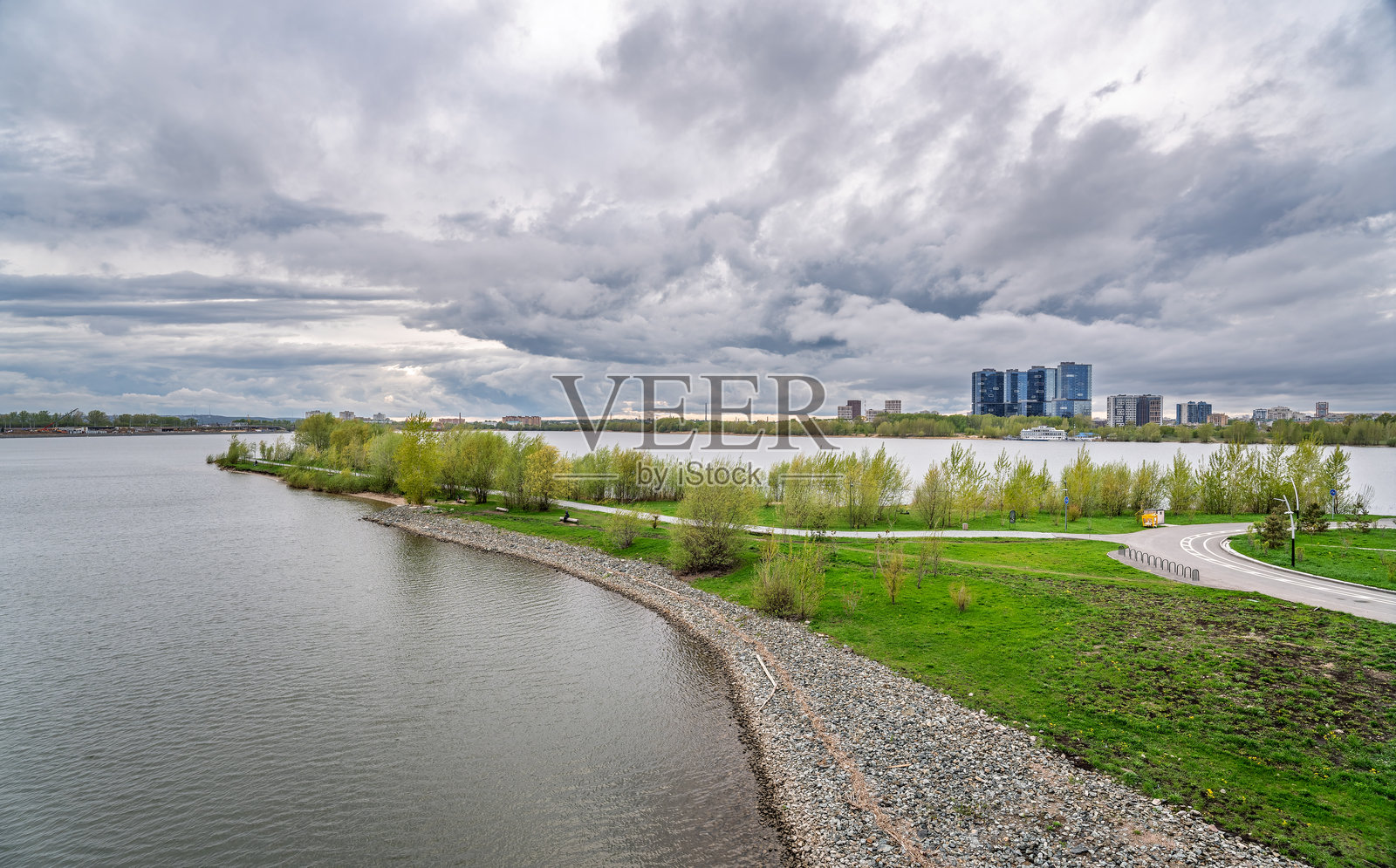 喀山卡河与喀山市的风景如画全景照片摄影图片