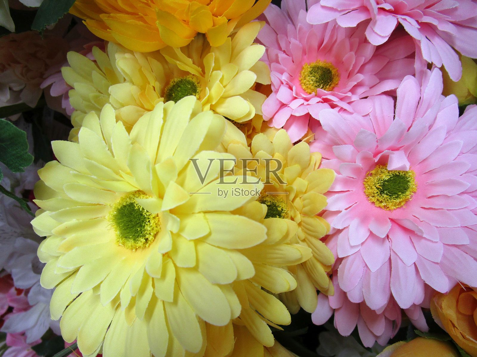 色彩鲜艳的仿真花束照片摄影图片