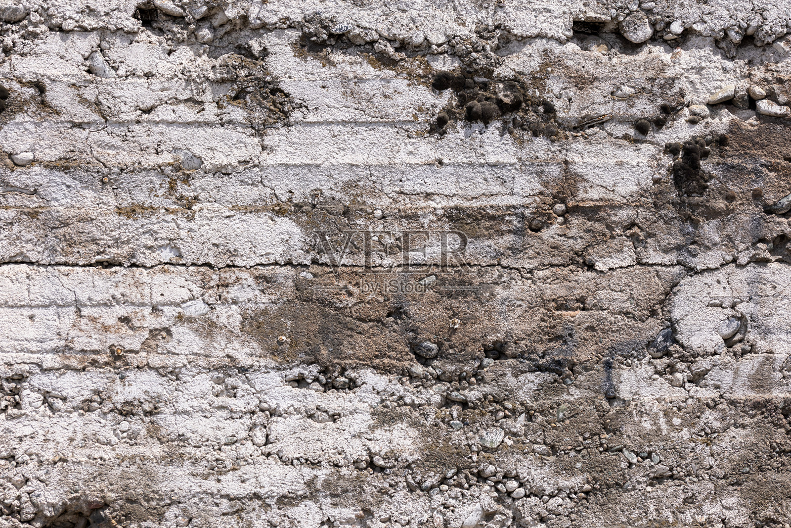 布满裂缝和石头的饱经风霜的混凝土墙,户外照片摄影图片