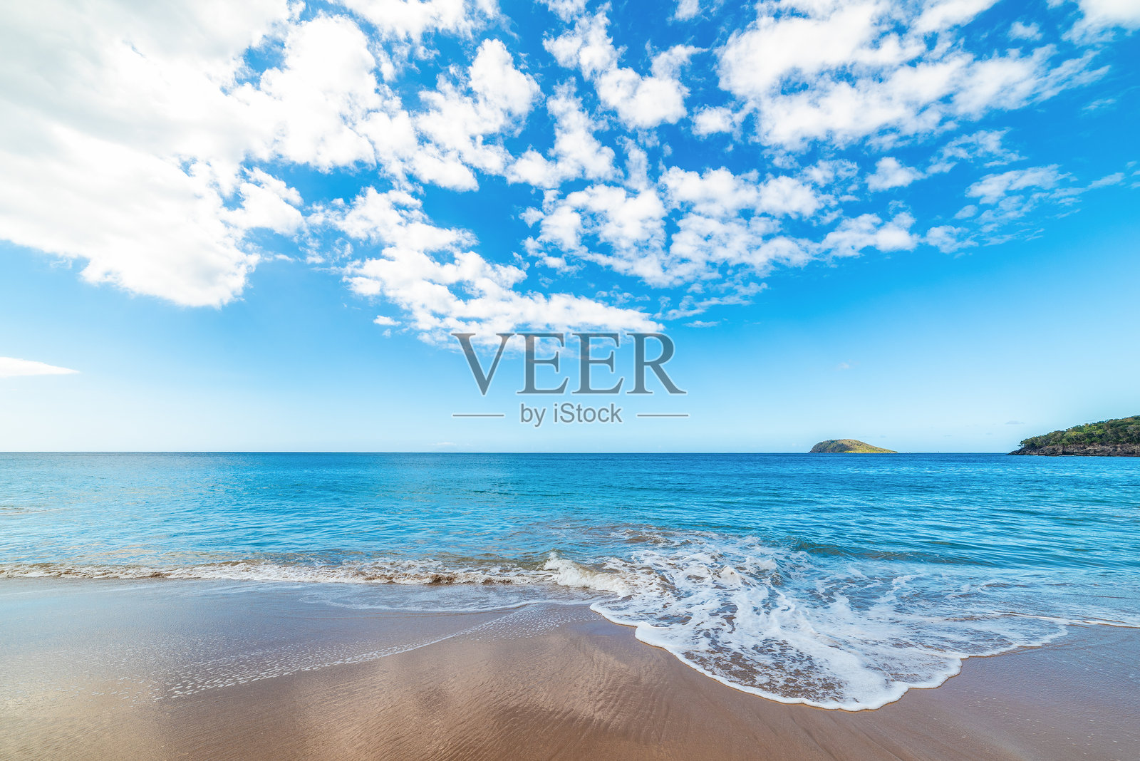 多云天气下的拉佩尔勒海滩照片摄影图片