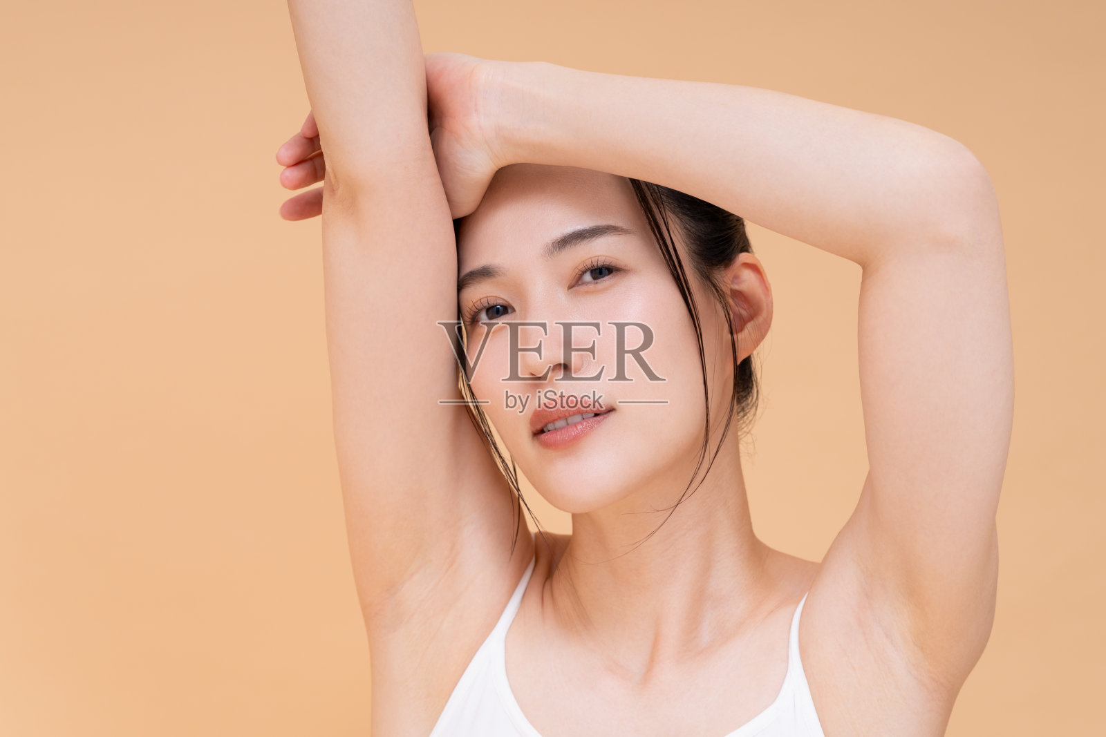 年轻女性的皮肤护理照片摄影图片