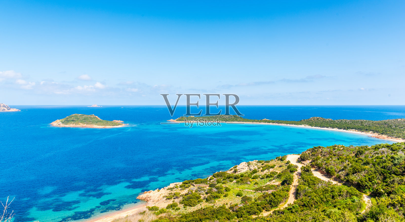 卡波科达卡瓦洛的绿色植被与蓝色大海照片摄影图片