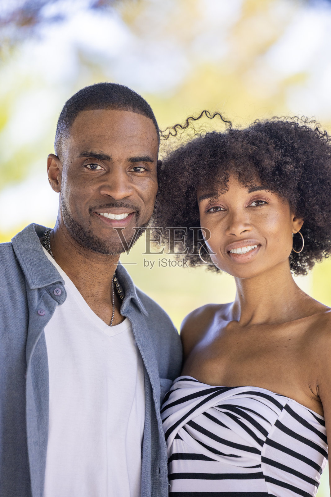 度假中的情侣照片摄影图片