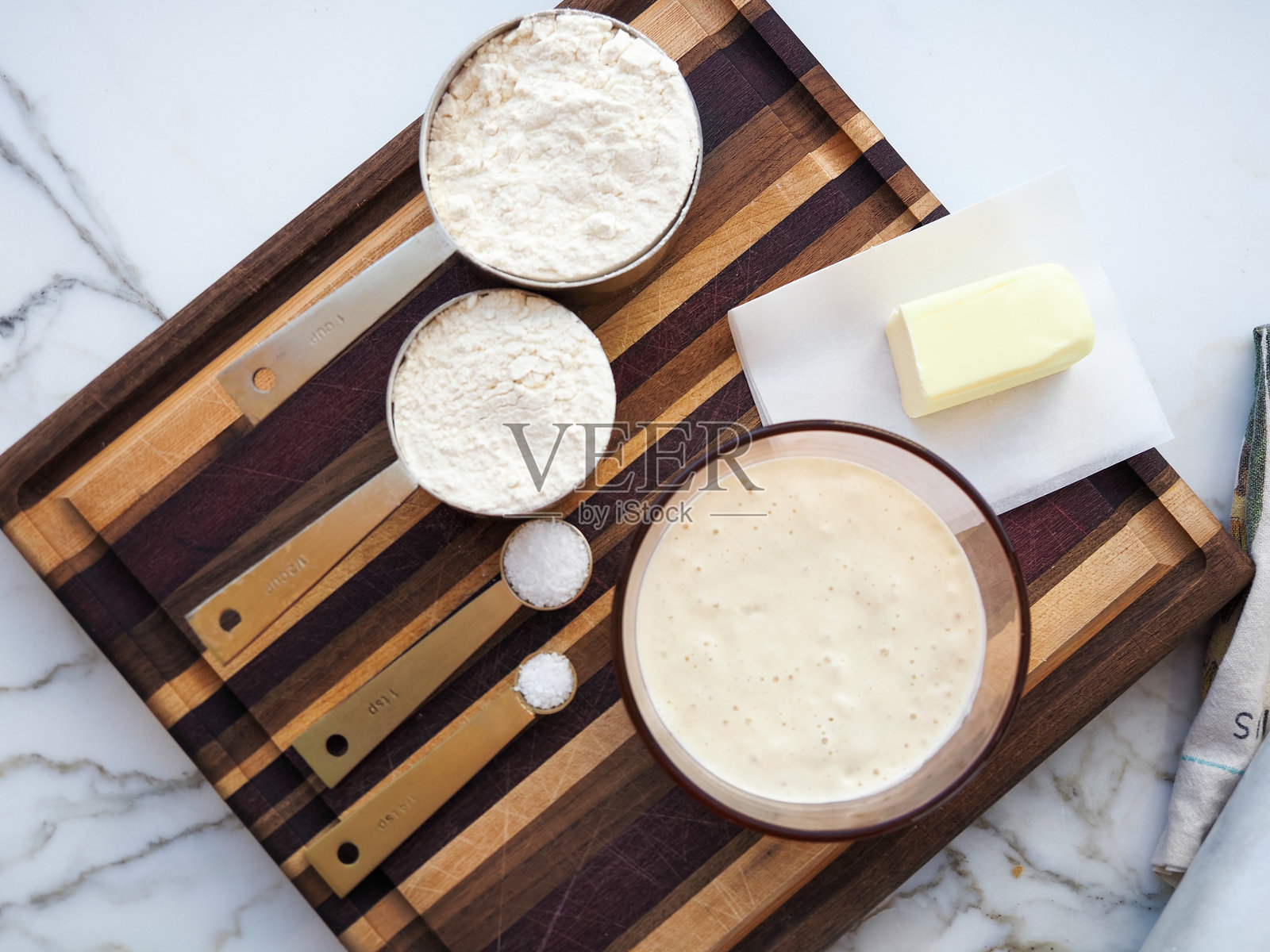 制作酸面包所需食材照片摄影图片