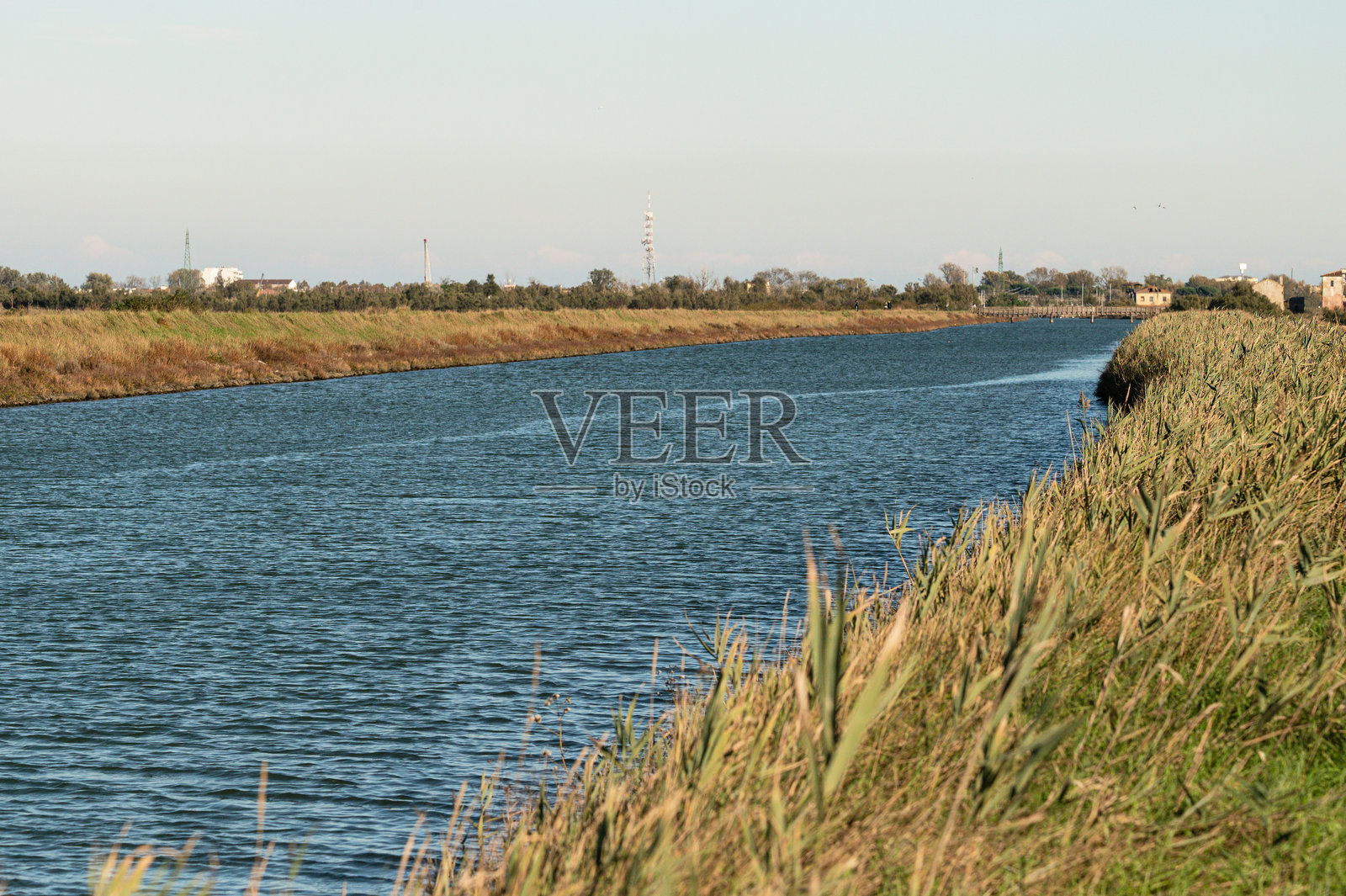 意大利费拉拉省科马基奥,秋日午后,波河三角洲泻湖内的自然风光照片摄影图片