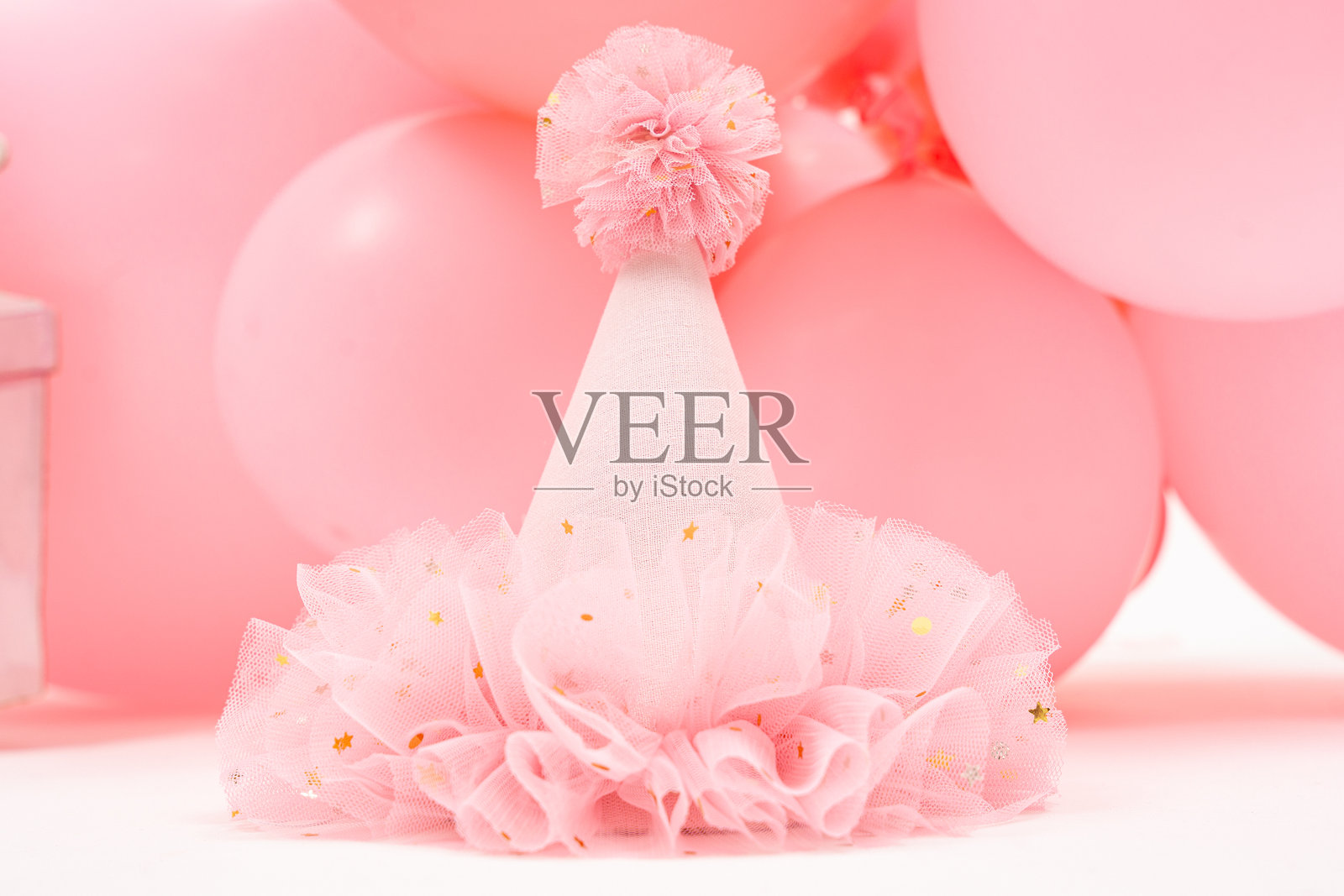 粉色派对帽和薄纱照片摄影图片