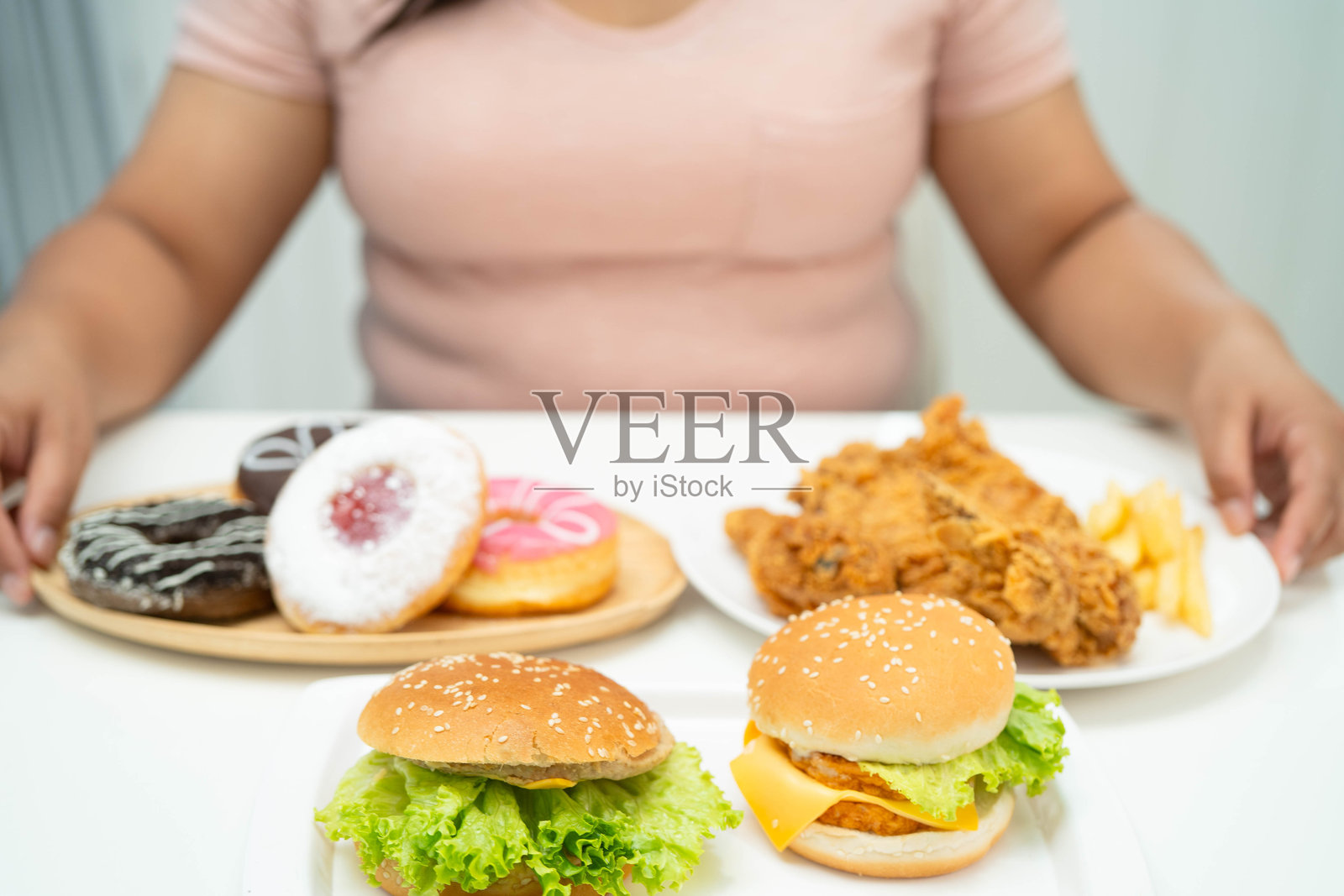 垃圾食品不利于健康饮食和节食。照片摄影图片