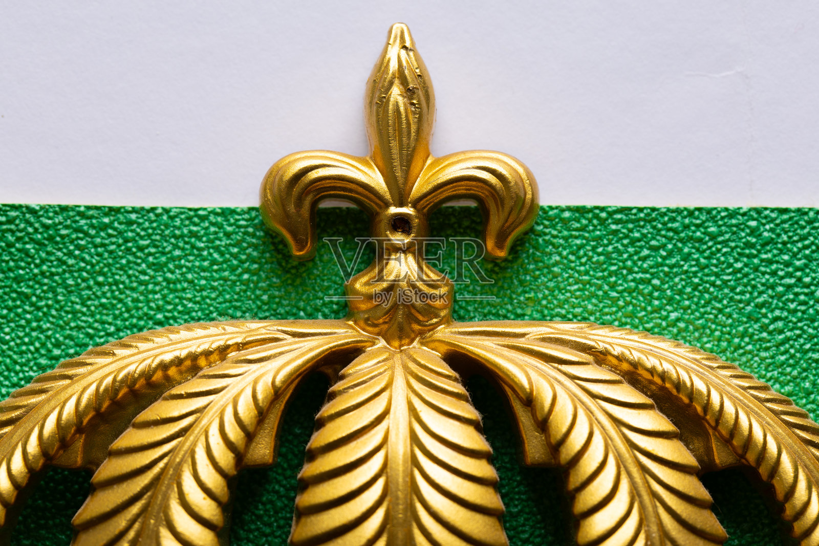 纹章金色百合花 - 象征,纹章图案,与十字架、鹰、猎鹰和狮子一样是最受欢迎的图案之一。属于非纹章自然图案类别照片摄影图片