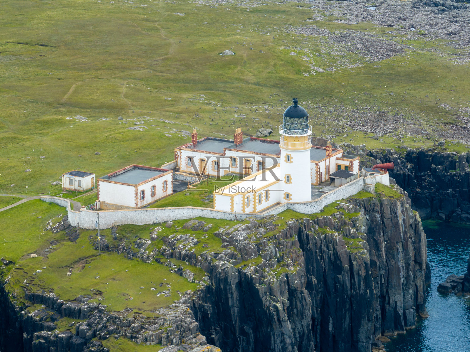 苏格兰斯凯岛的尼斯特角灯塔照片摄影图片