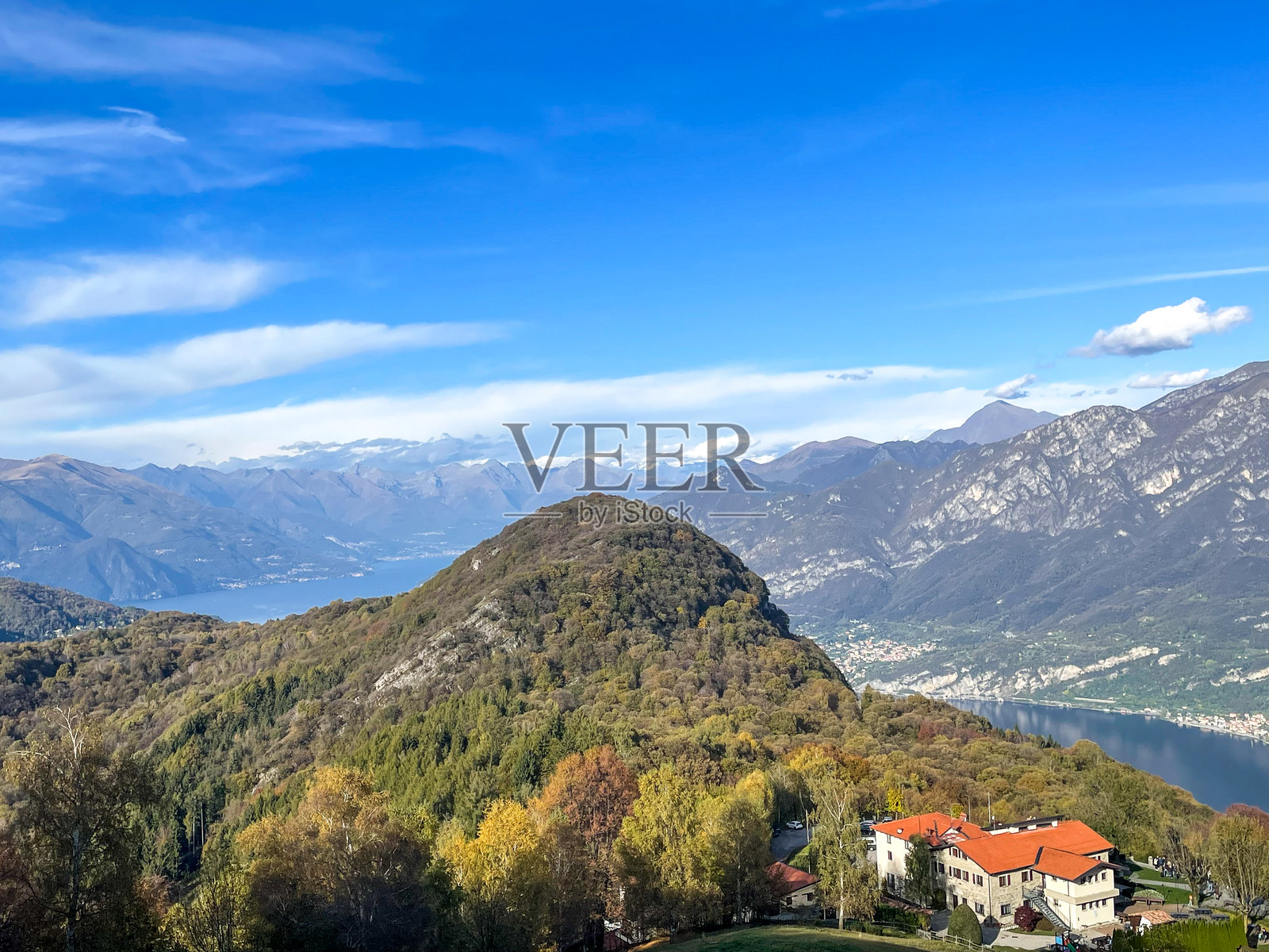 科莫湖和格里尼峰的鸟瞰图照片摄影图片