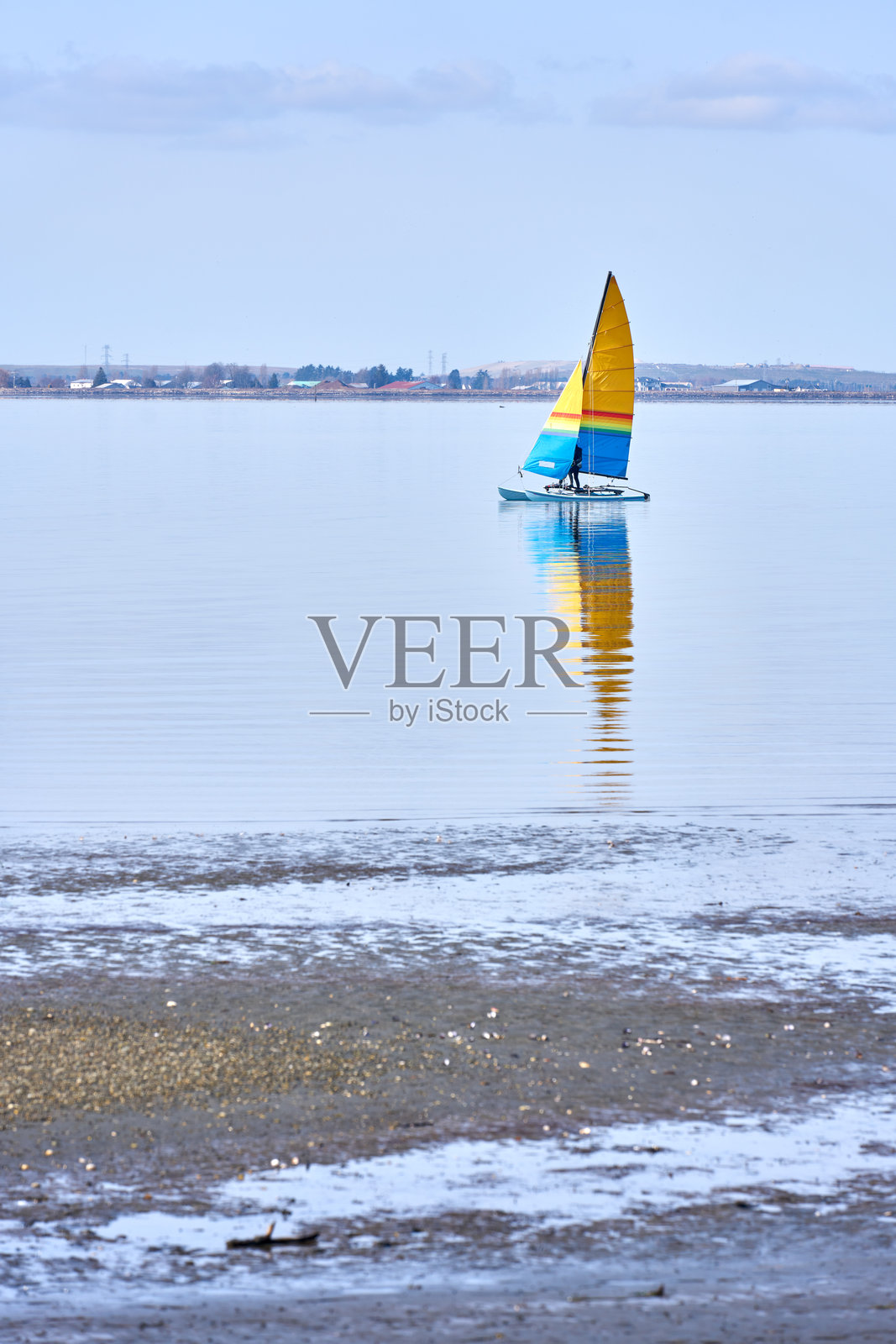 布莱克湾边界湾萨里黑人垂直帆船照片摄影图片