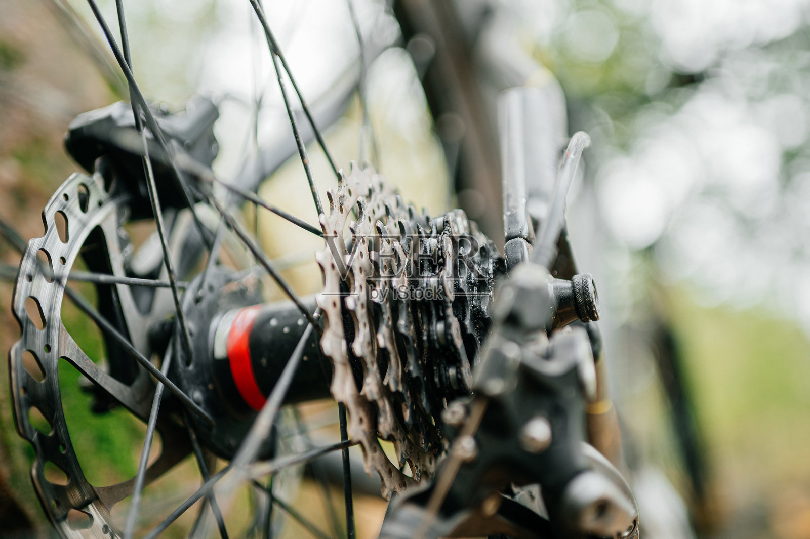 现代山地自行车飞轮和链条特写,留有复制空间照片摄影图片