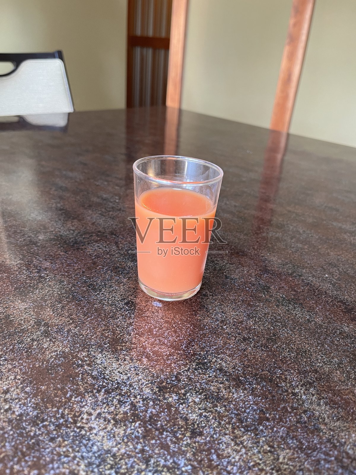 一杯葡萄柚汁照片摄影图片