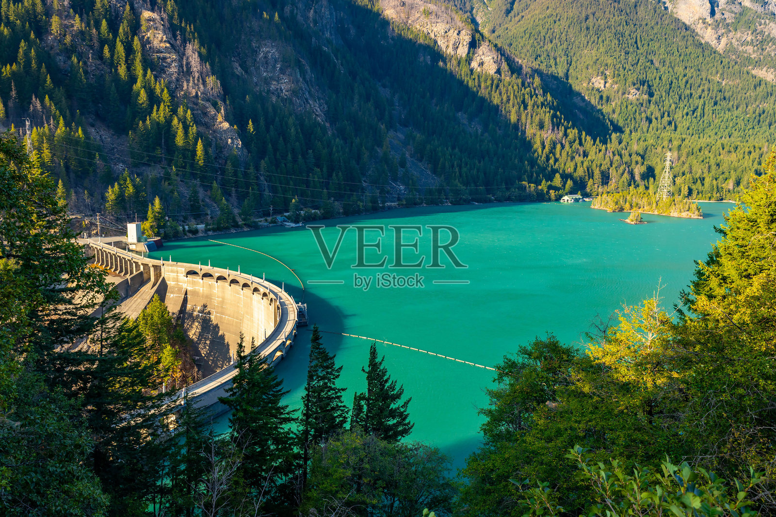 斯卡吉特河上的迪亚布罗水力发电大坝照片摄影图片