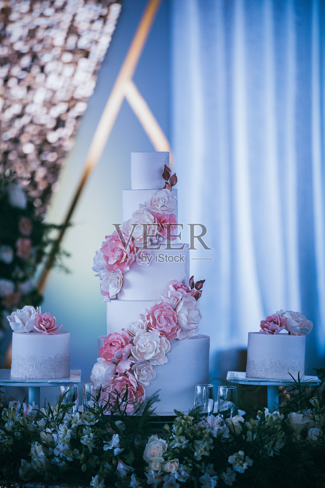 肯尼亚东非的婚礼蛋糕布置,生日细节,美味可口照片摄影图片