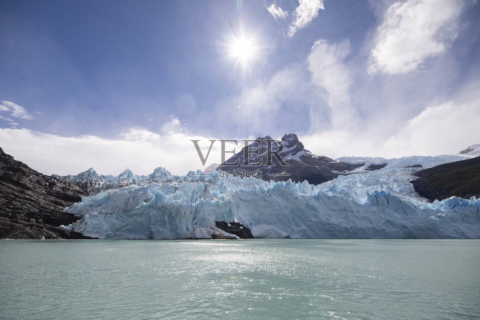 洛斯格拉西亚雷斯国家公园位于阿根廷的 Austral Andes(南部安第斯山脉)地区,地处圣克鲁斯省西南部,与智利接壤。照片摄影图片