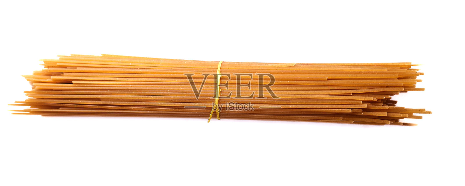 一束全麦意大利面,孤立在白色背景上照片摄影图片