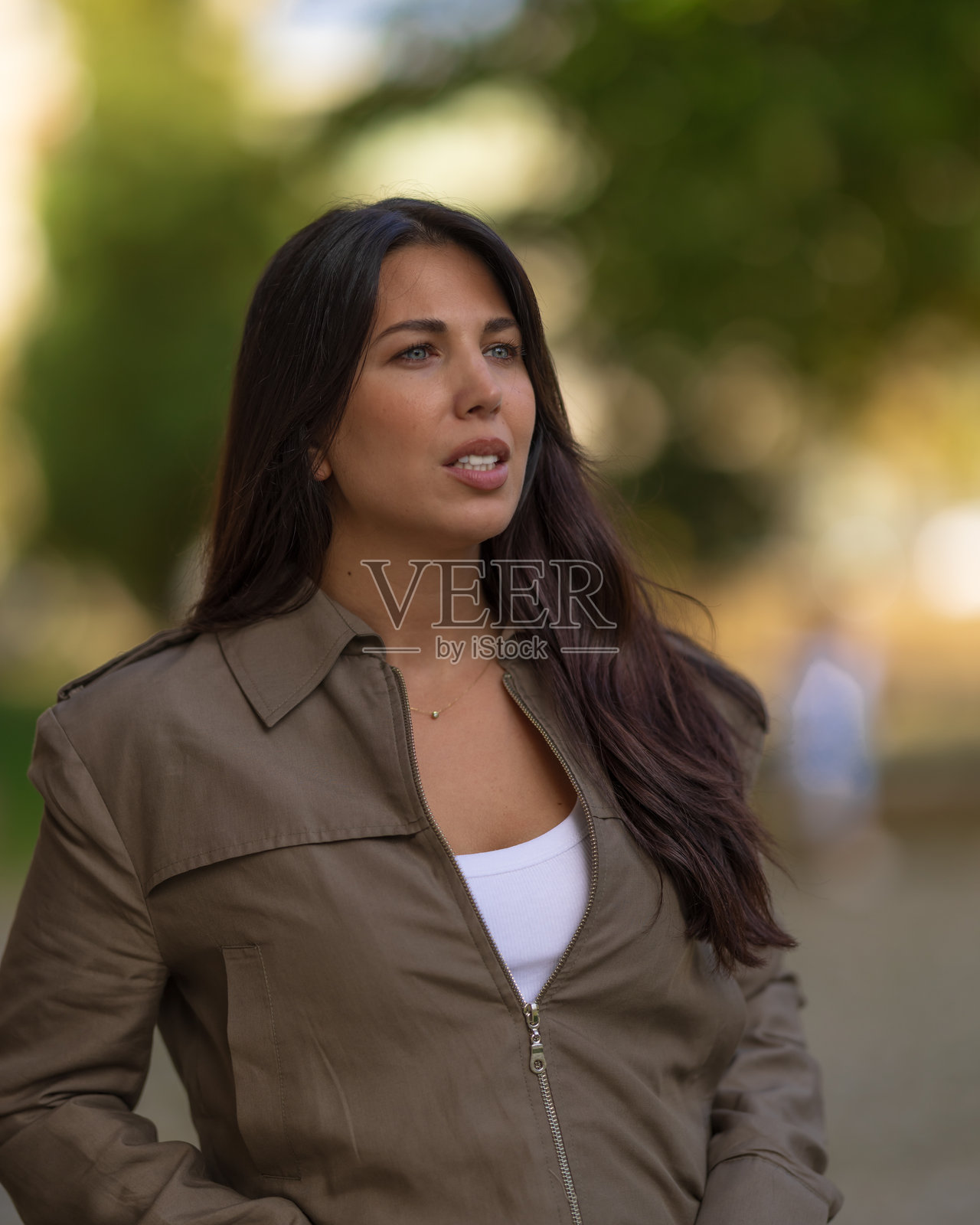 穿着夹克的蓝眼睛美女照片摄影图片