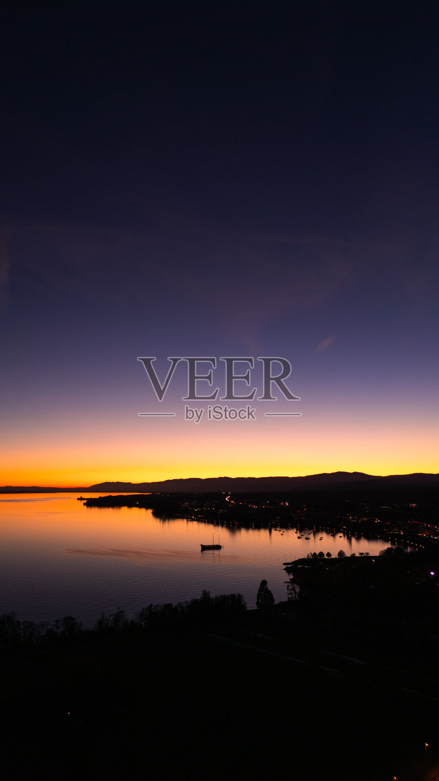 俯瞰温暖的日落照片摄影图片