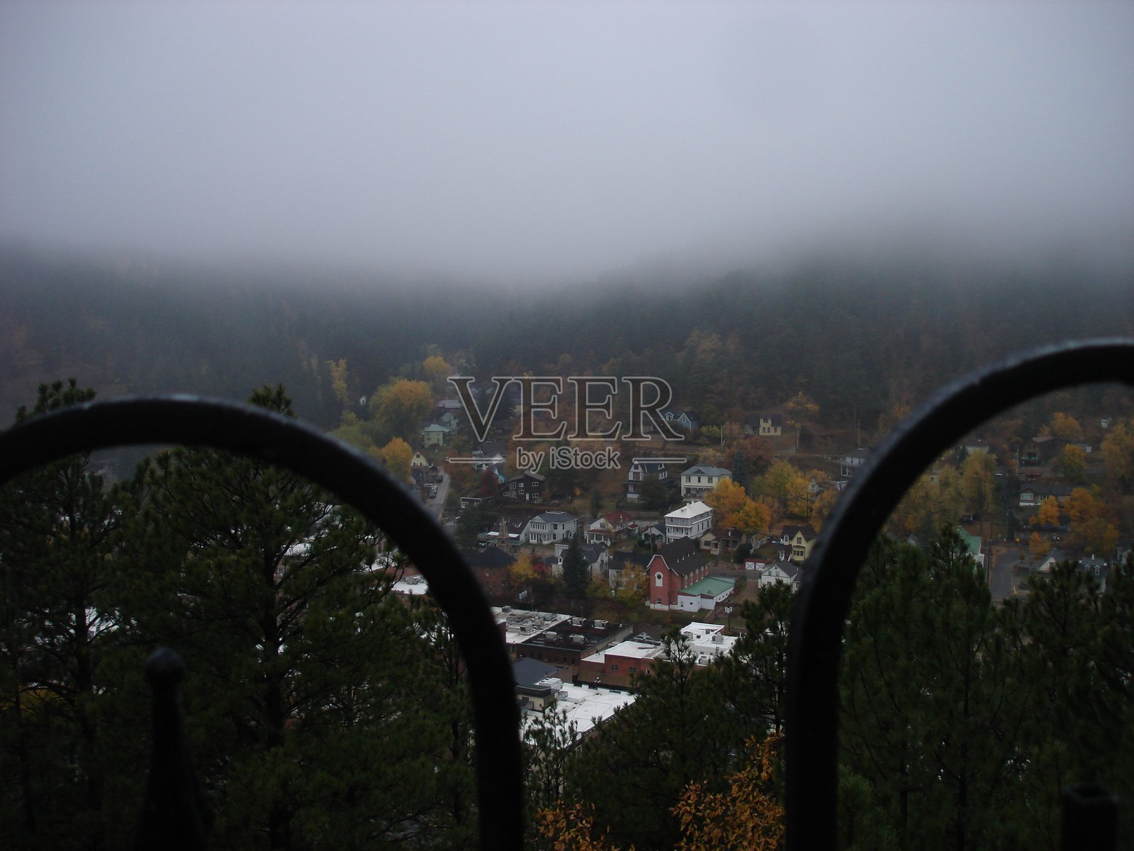 宁静的鸟瞰小镇照片摄影图片