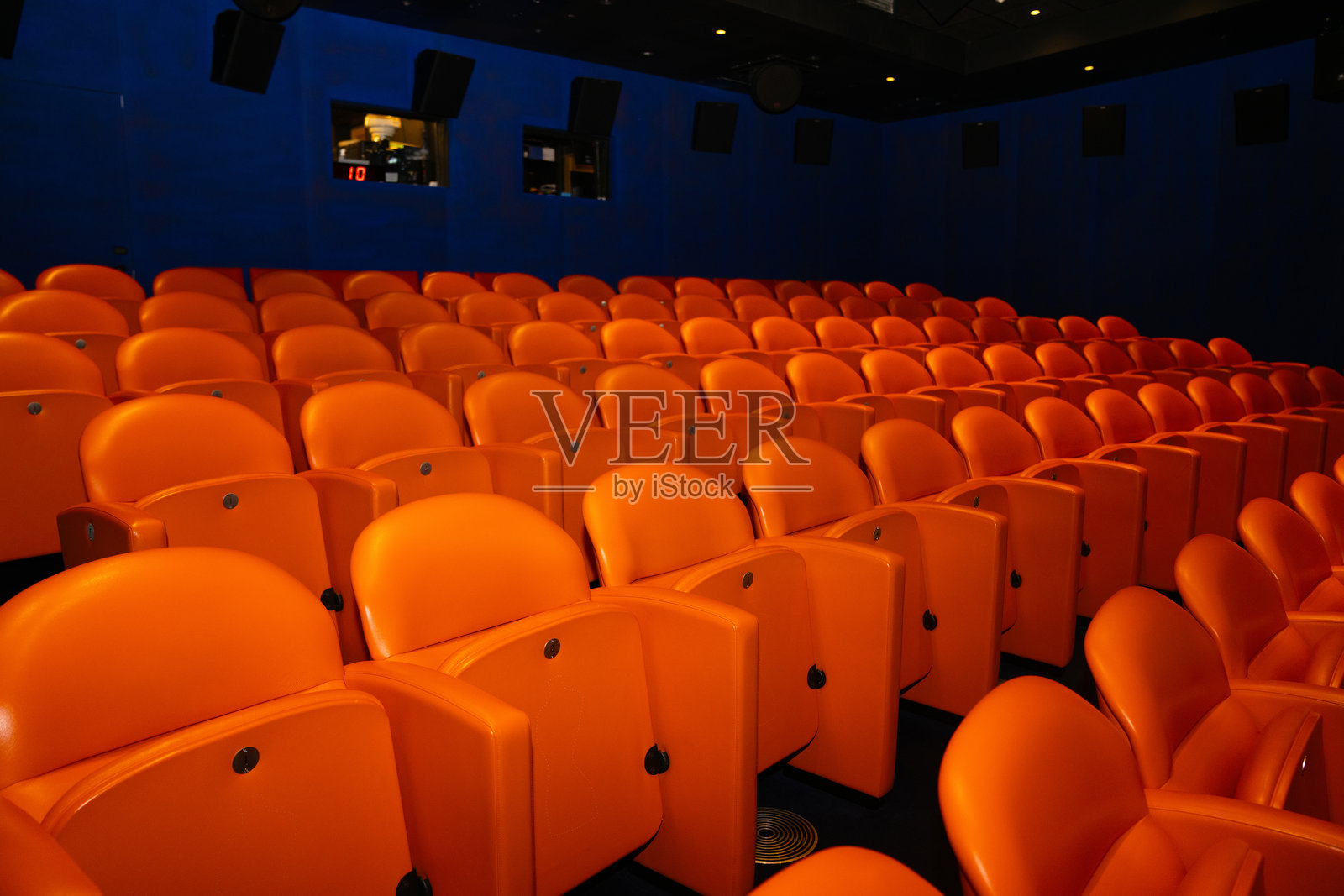 空置电影院内的预留座位照片摄影图片