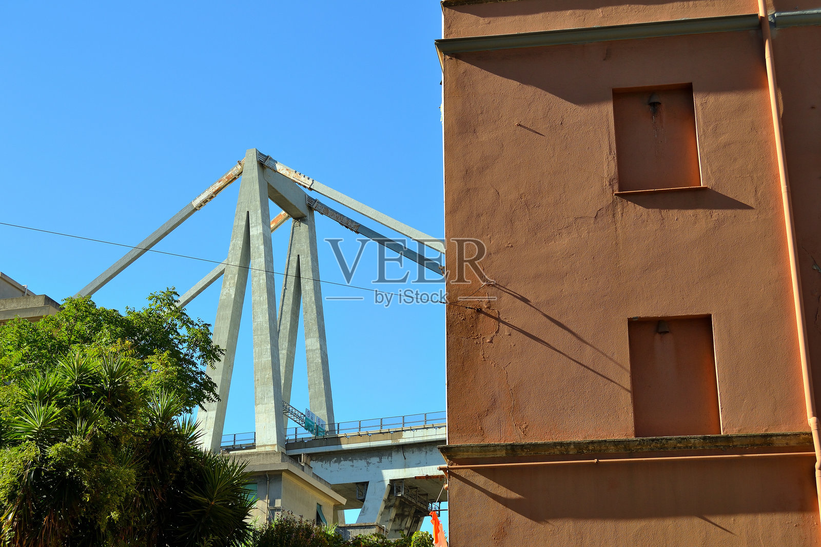 灵魂红区的悲观预兆 - 意大利,热那亚桑皮尔达雷纳照片摄影图片