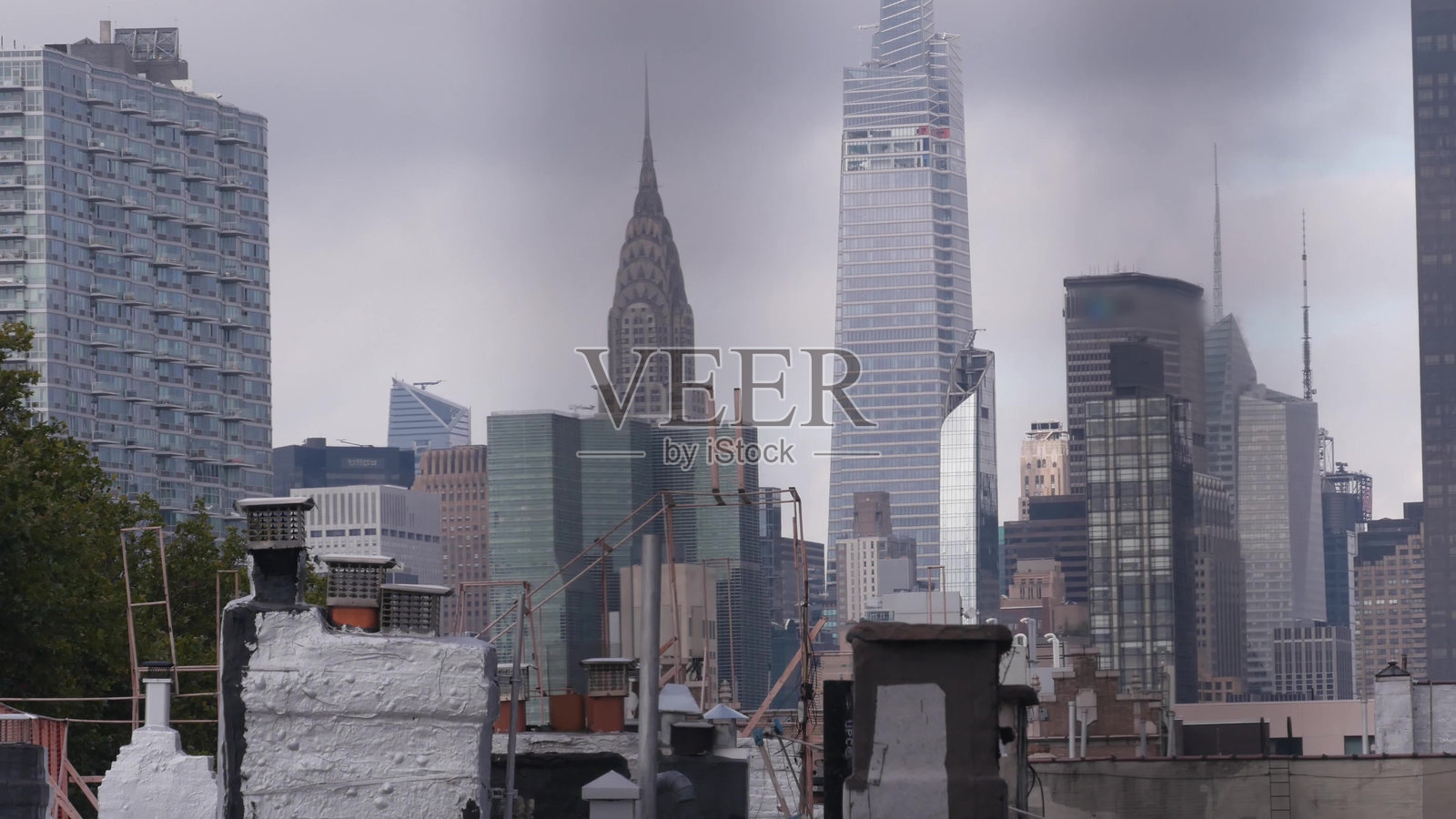 纽约市曼哈顿中城的城市建筑。克莱斯勒大厦,42街摩天大楼,美国。照片摄影图片