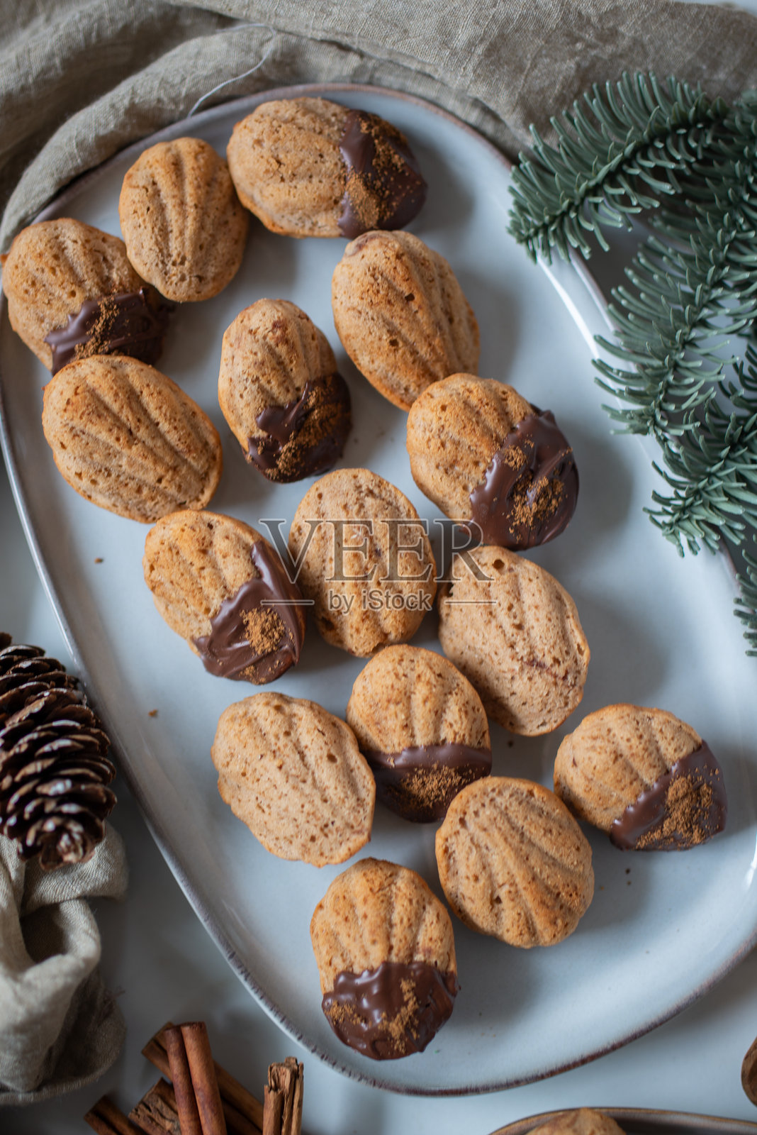 圣诞姜饼马德琳蛋糕照片摄影图片