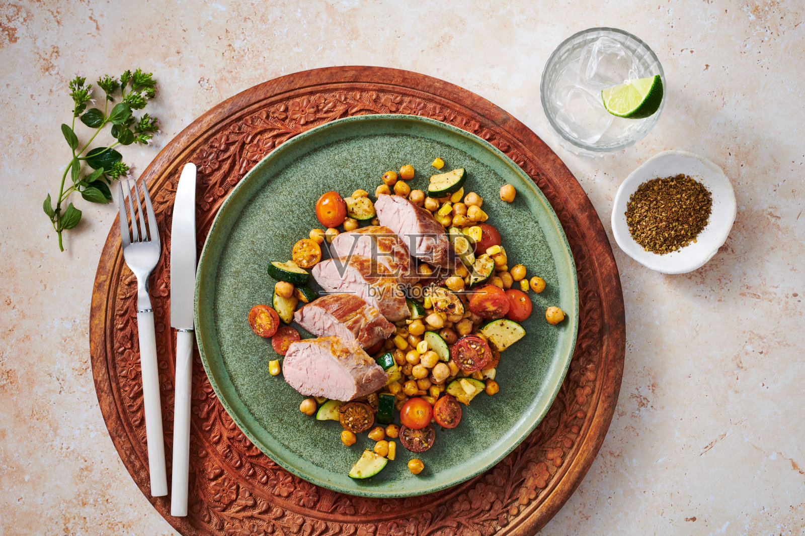 烤猪肉杂烩照片摄影图片