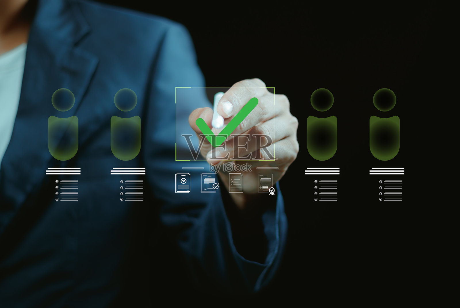 员工资质审查。候选人筛选与招聘流程概念,商务人士选择合适应聘者,代表招聘决策、人力资源、求职申请。照片摄影图片