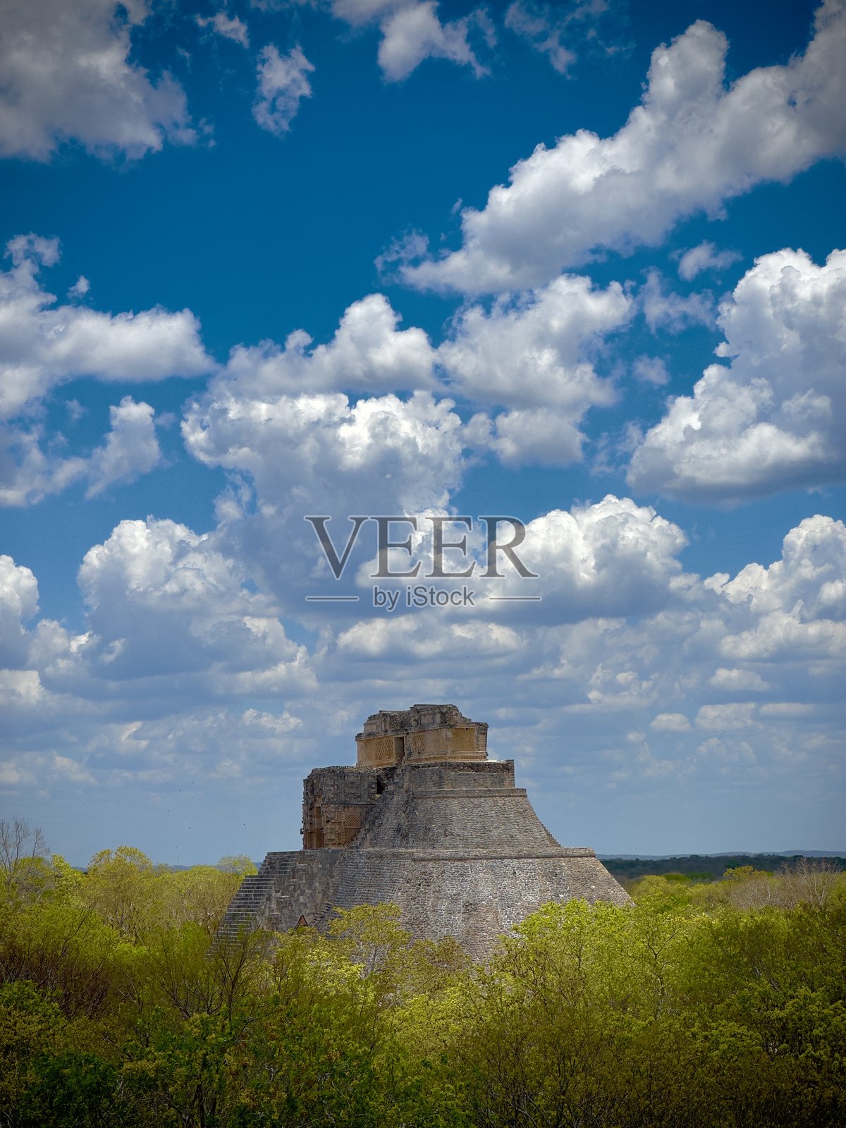 墨西哥乌斯马尔,玛雅文明的魔术师金字塔照片摄影图片