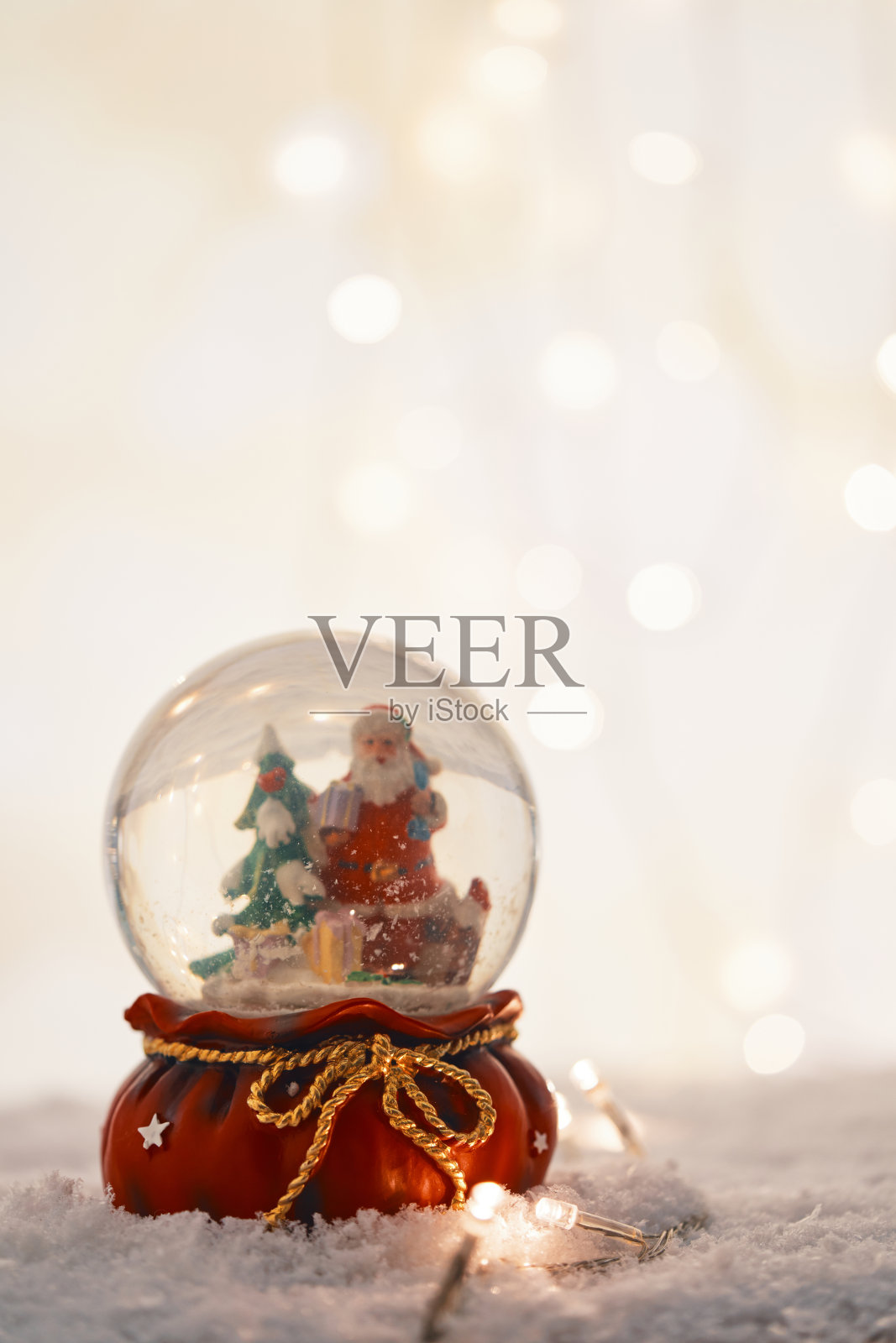 圣诞装饰,饰品与节日彩灯照片摄影图片