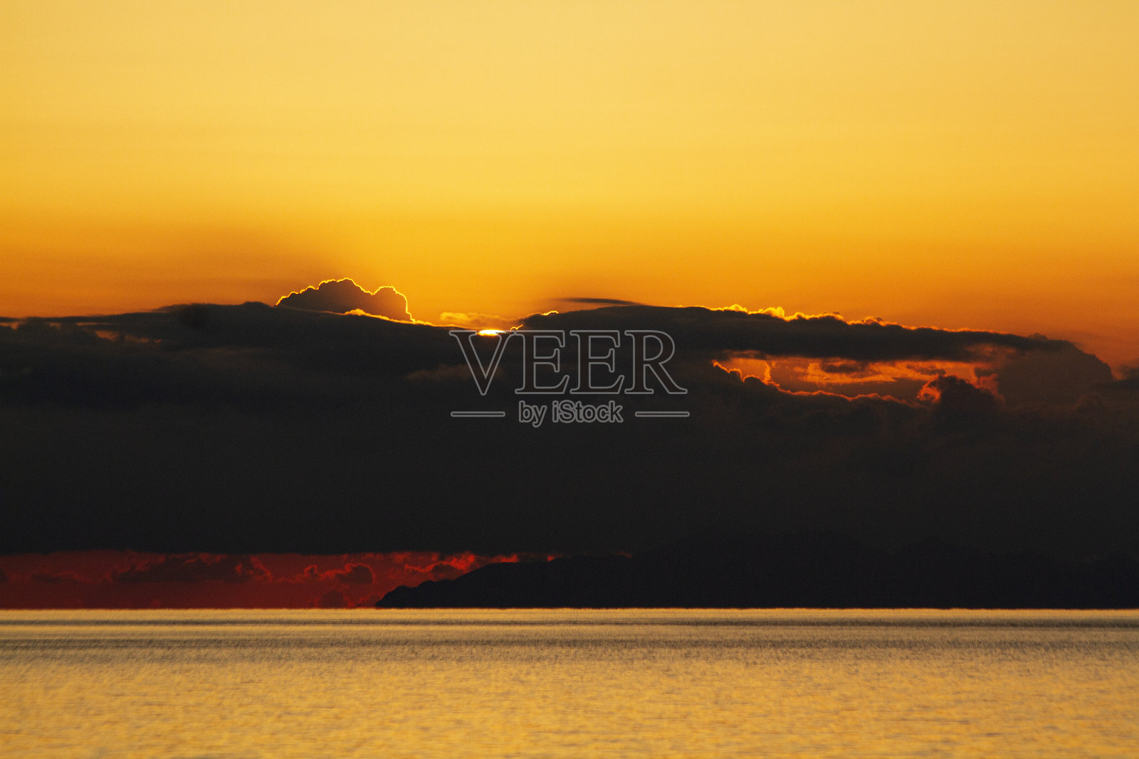 夕阳下的海景照片摄影图片