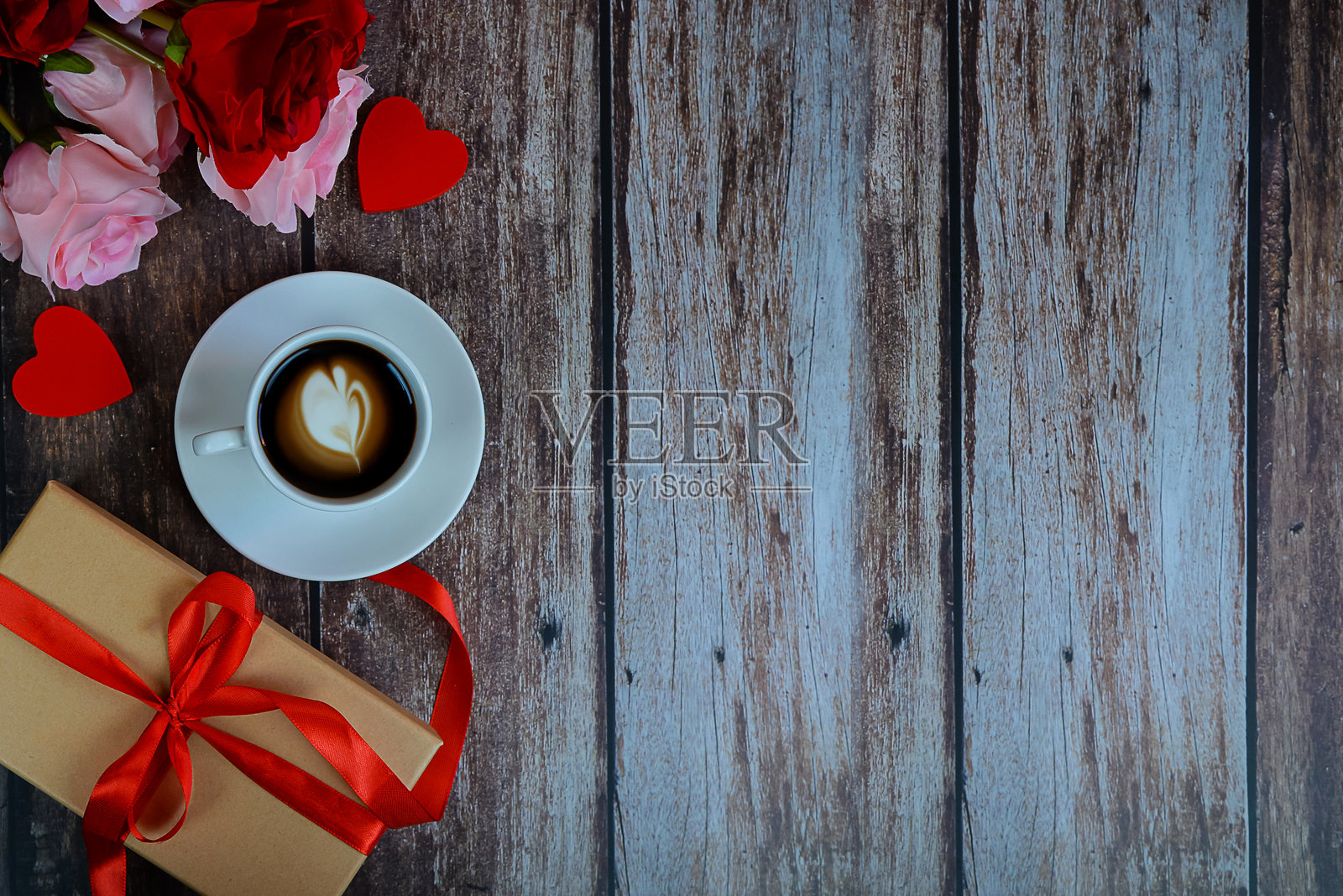 带有文字、咖啡和礼物的空间的情人节背景照片摄影图片