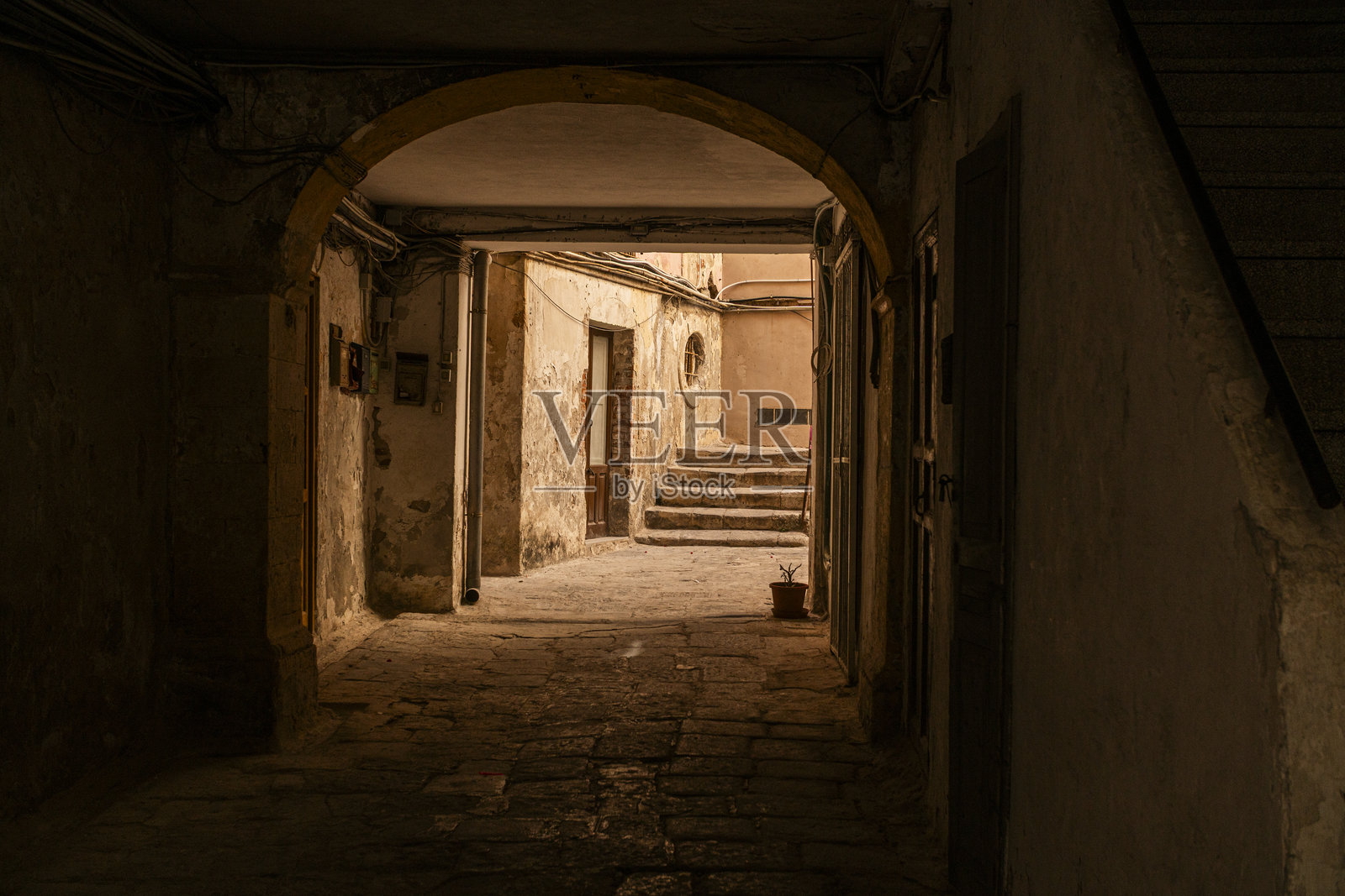 西西里锡拉库萨的历史街道照片摄影图片