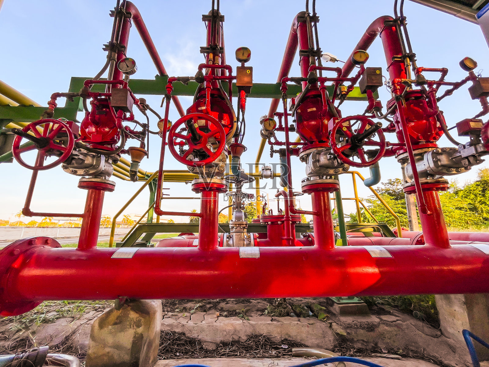 石油行业消防水控制阀系统照片摄影图片