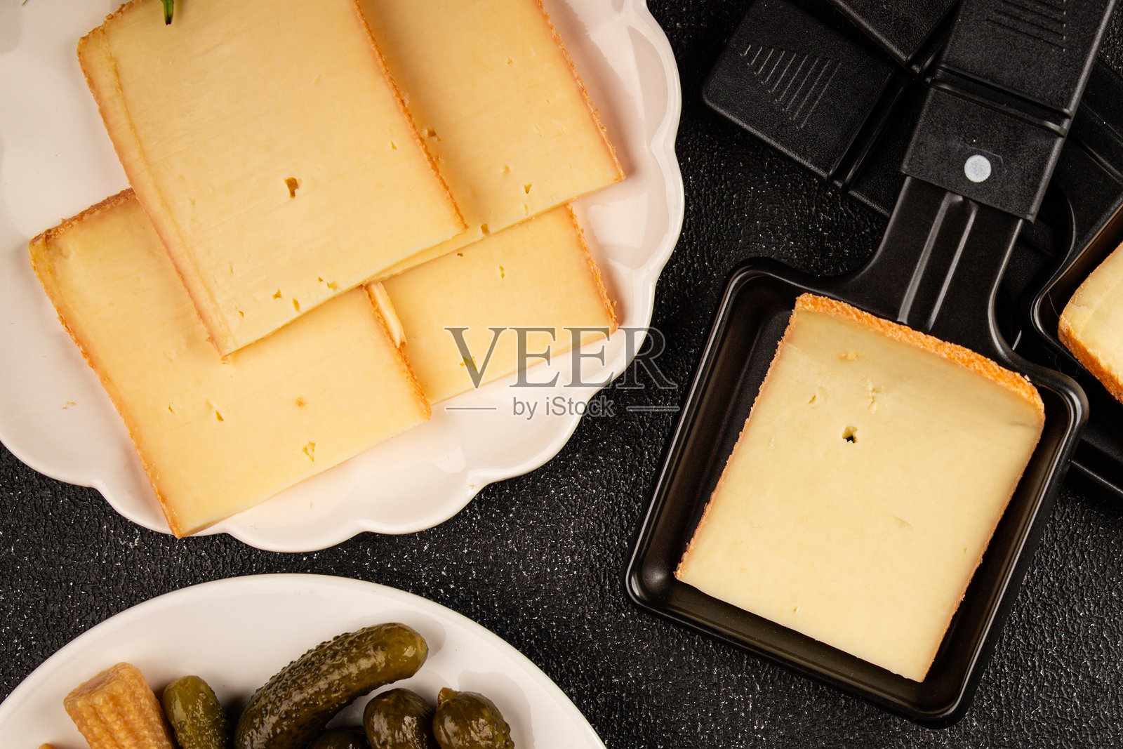 乐芝莲奶酪切片,天然美食,美味小吃,新鲜诱人,美食背景,摆放在桌上,乡村风格,俯视角度,留有空白空间照片摄影图片