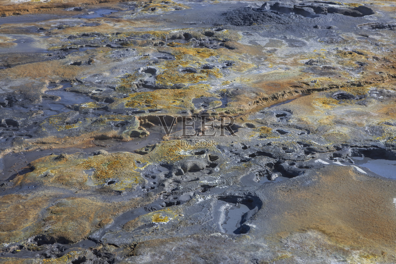 冰岛北部地热区惠利尔(Hverir)的泥浆锅,位于米湖(Lake Mývatn)以东照片摄影图片