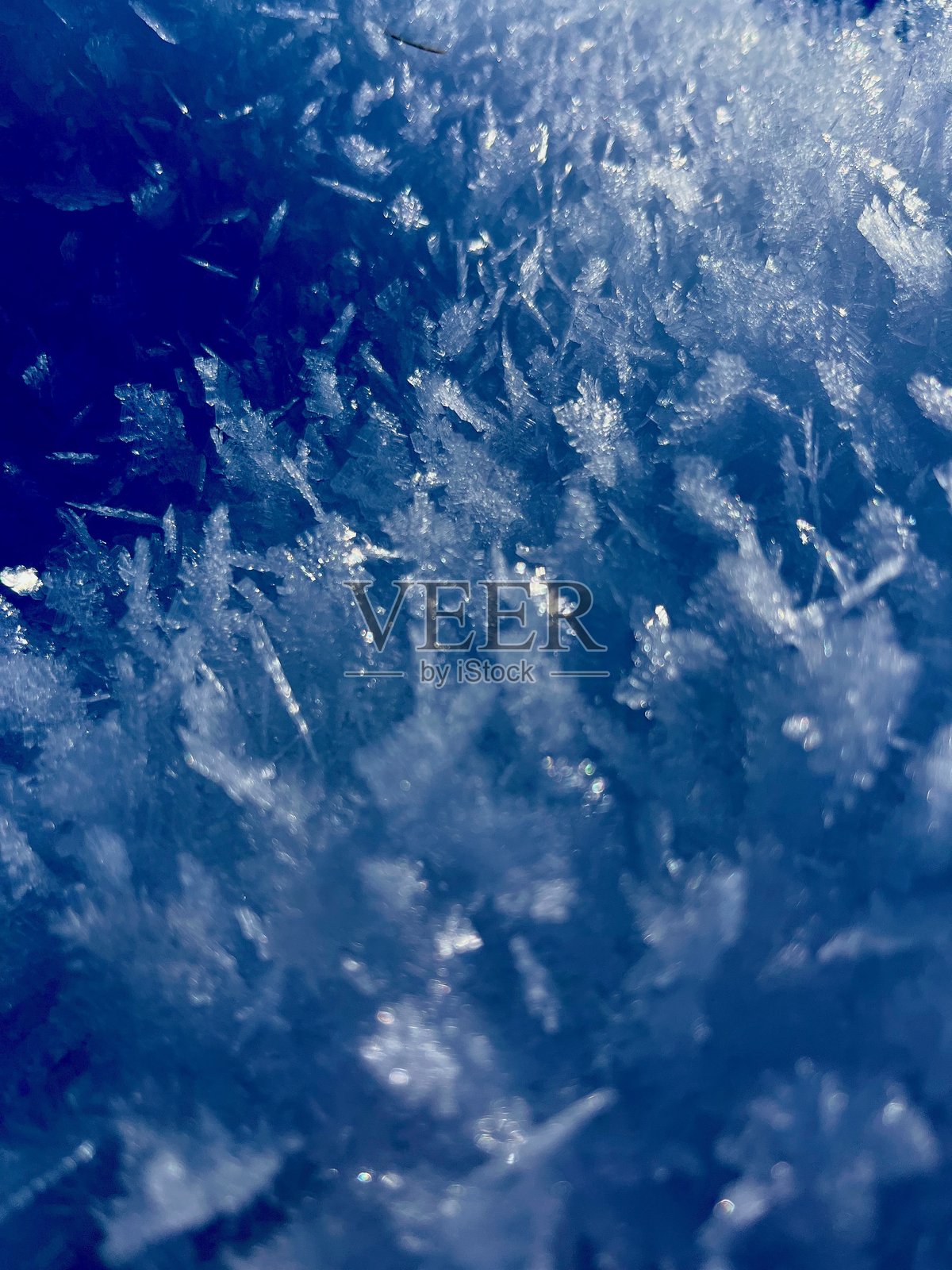 索菲恩霍夫(哈茨托尔)徒步,经过村庄池塘和索德尔巴赫溪流,可远眺布罗肯山和卡尔斯豪斯塔。照片摄影图片