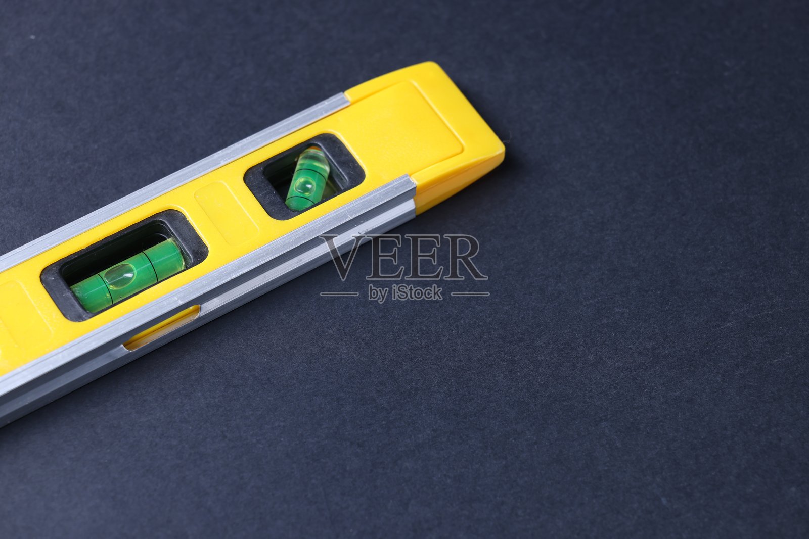 深色背景上的建筑平面图,留有文字空间照片摄影图片