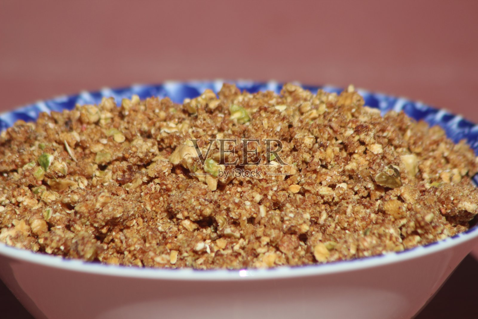 碾碎成小块的干无花果,摩洛哥柏柏尔食物照片摄影图片