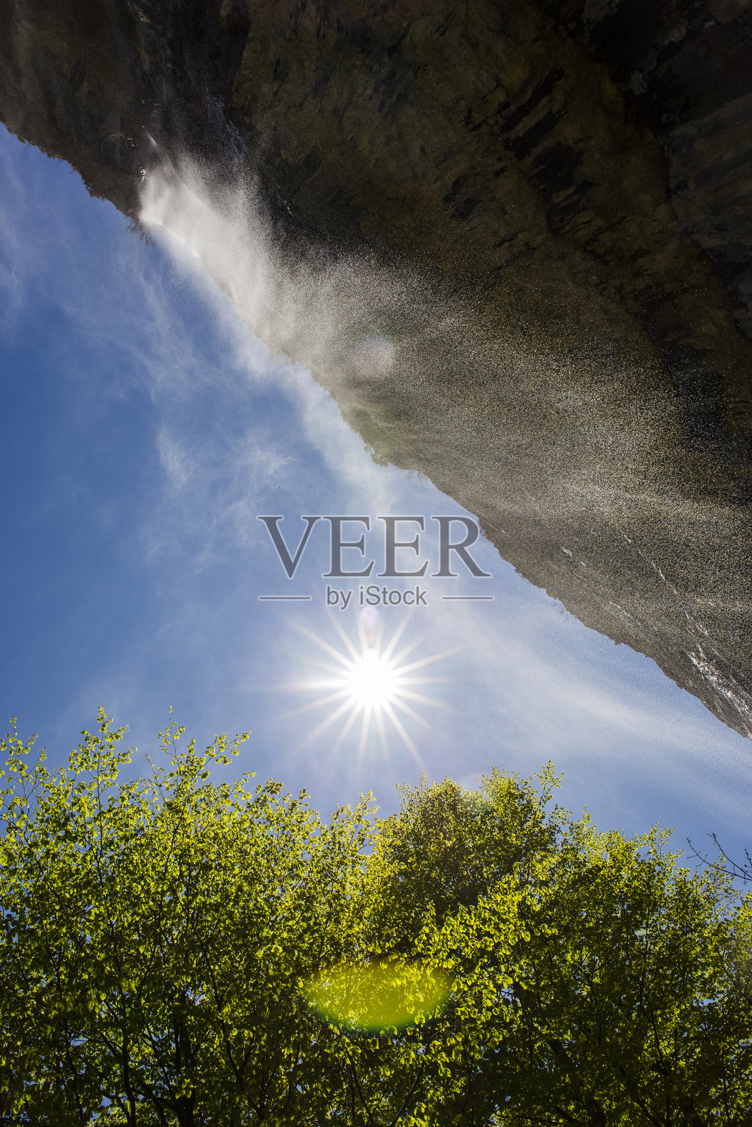 西班牙北部比利埃尔萨山脉的春日风光照片摄影图片