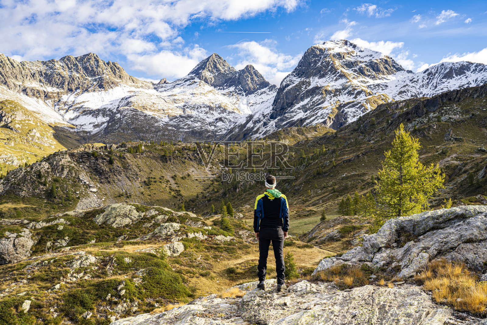 意大利伦巴第大区贝加莫省卡尔维盆地布雷姆巴纳谷的卡比安卡湖和库里奥西湖,奥罗比克阿尔卑斯山。照片摄影图片