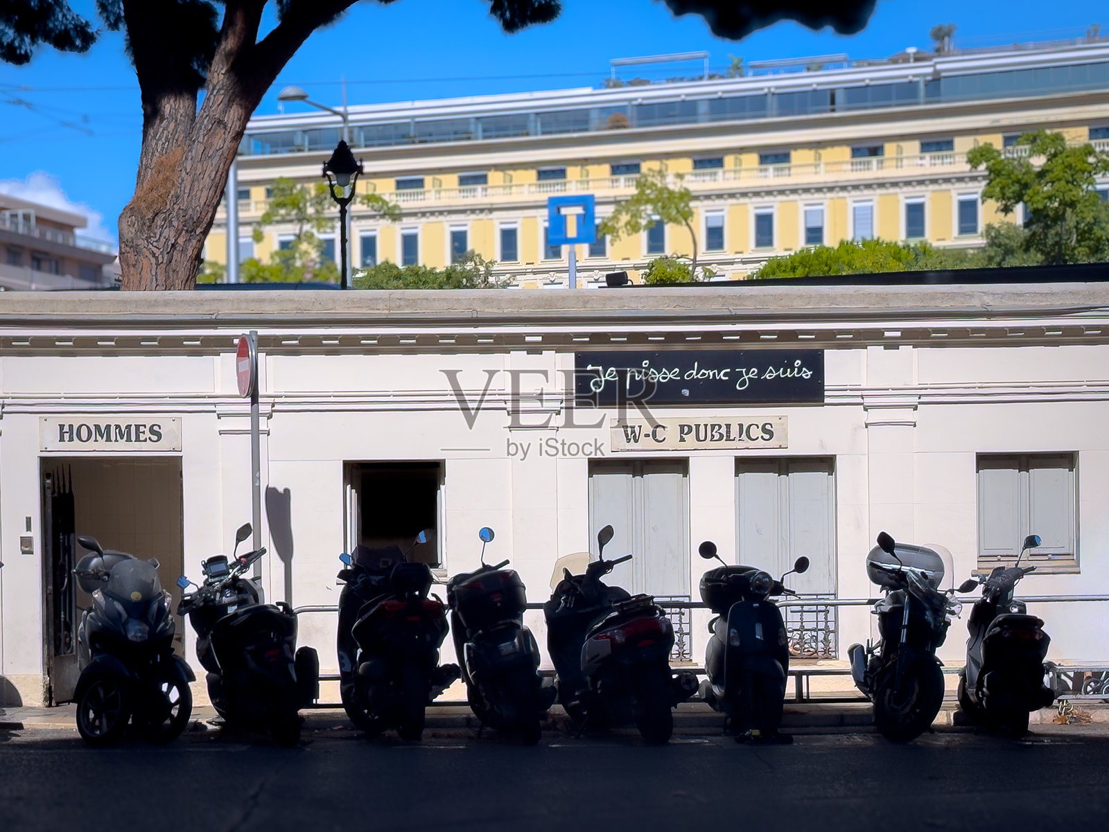 法国尼斯公共厕所照片摄影图片